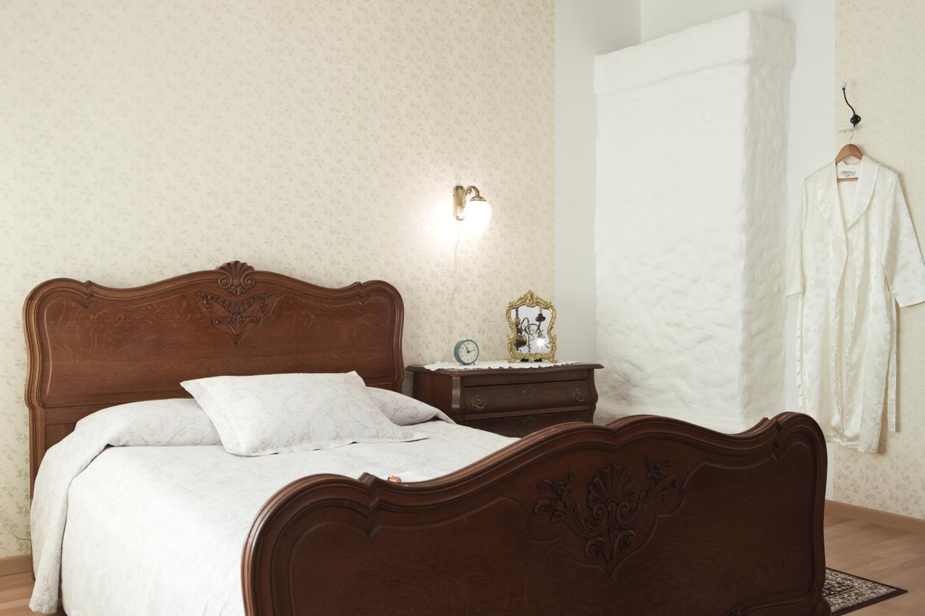 Deluxe Double Room - Photo 13