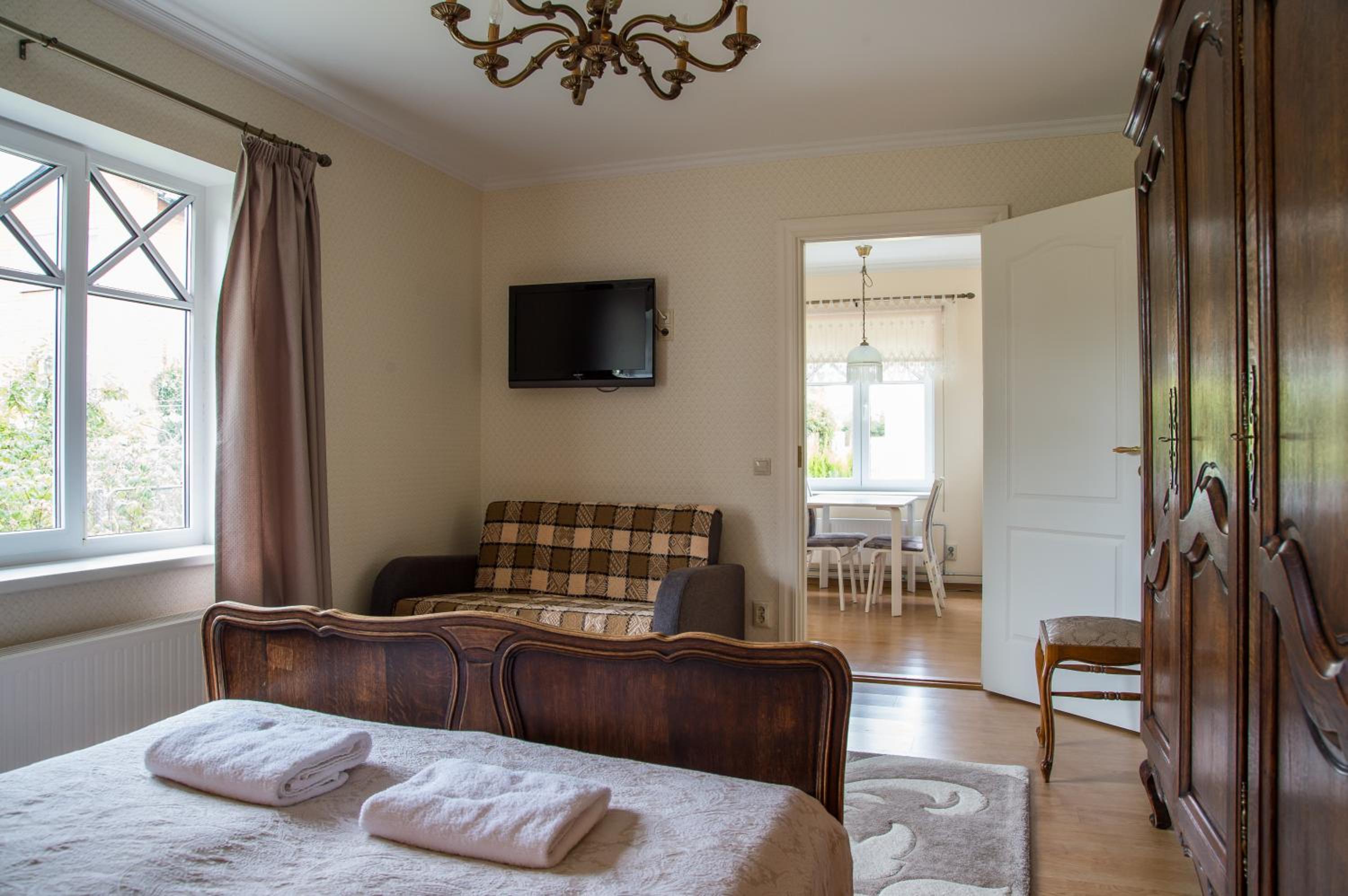 Two-Bedroom House - Photo 2