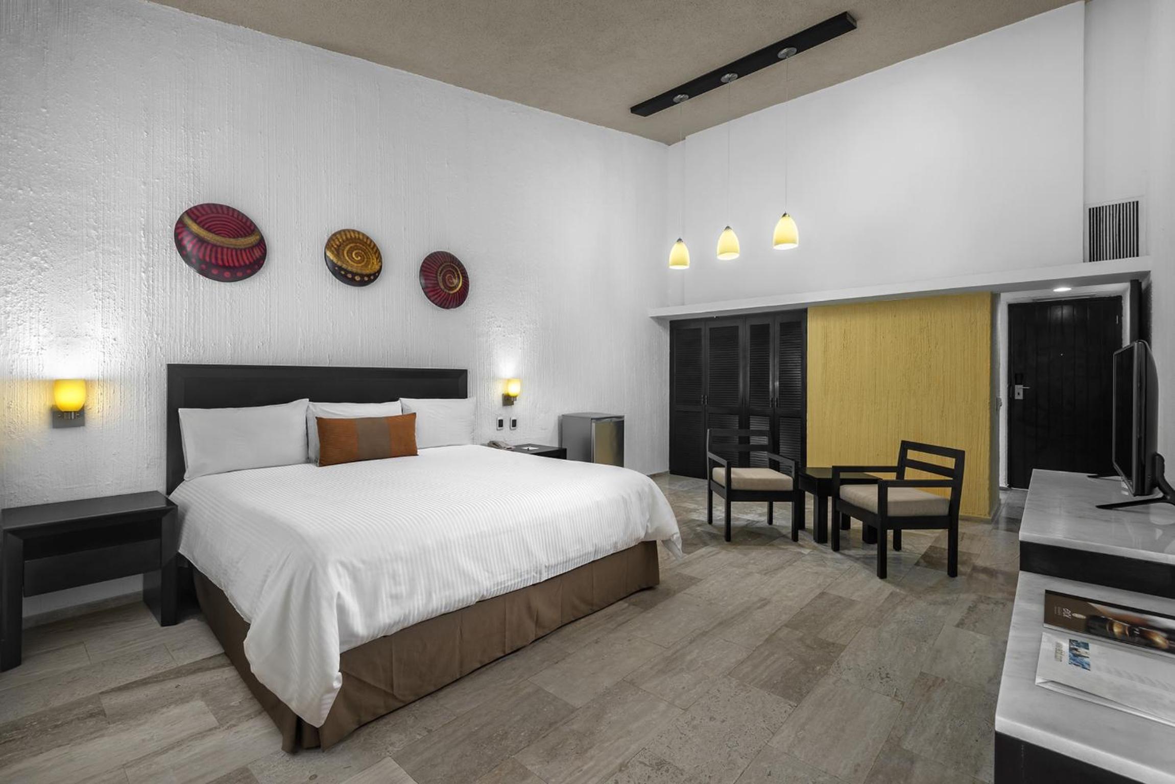 One-Bedroom Suite - Photo 1