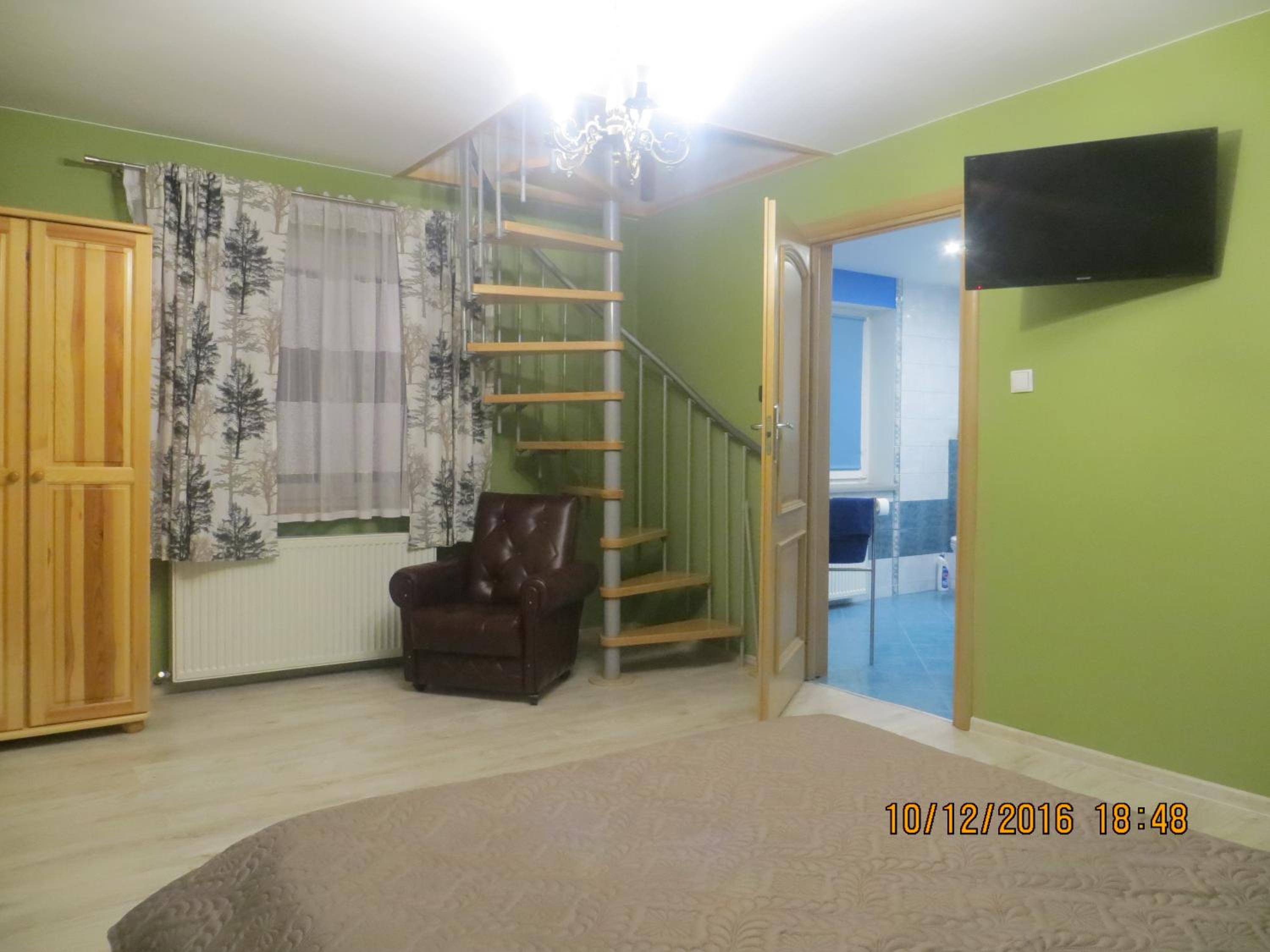 Family Two-Bedroom Suite with Shared Kitchen photo 3
