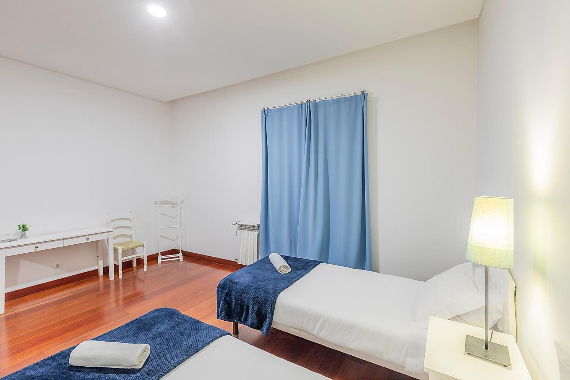 Twin Room - Disability Access photo 2
