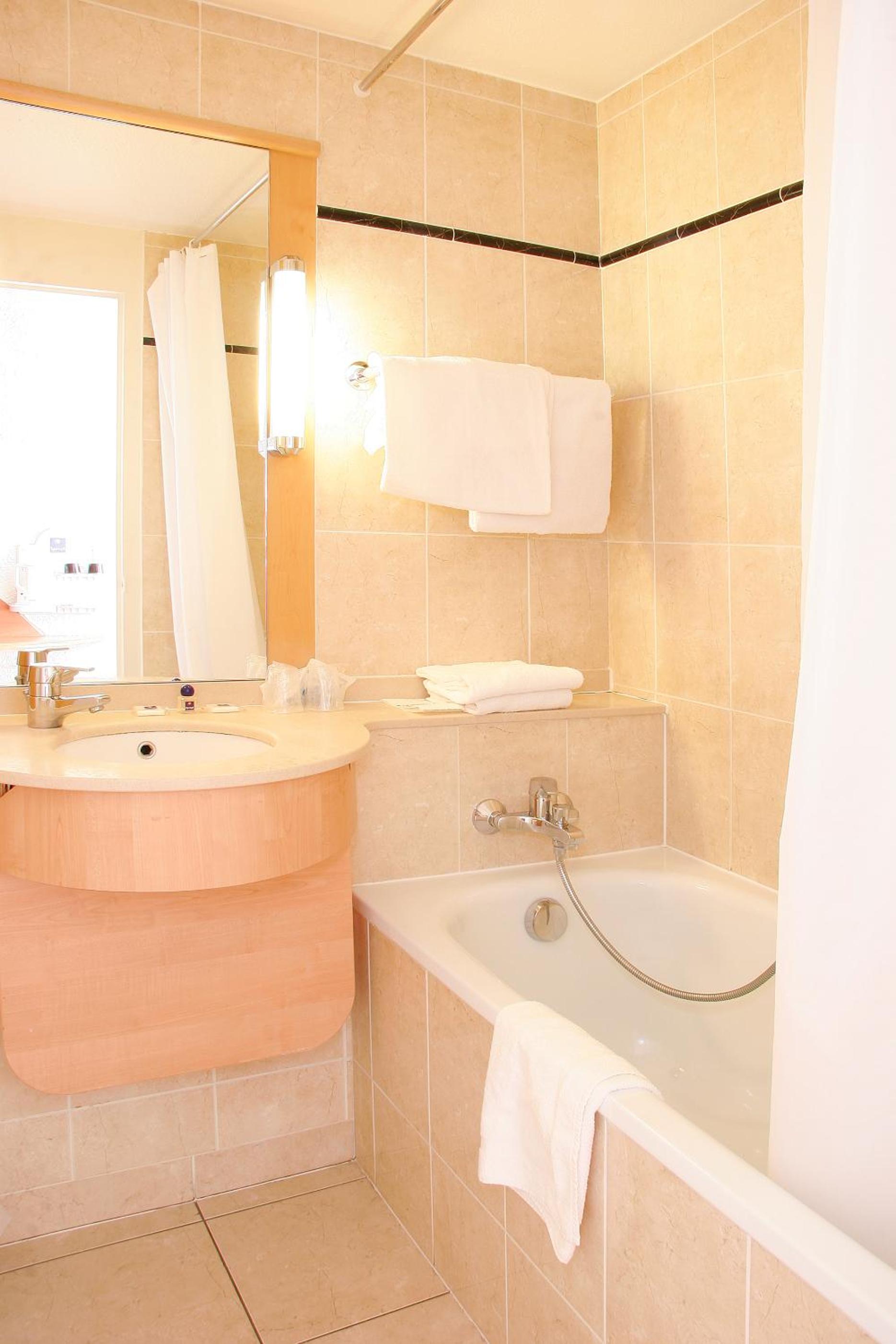 Twin Room - Photo 2