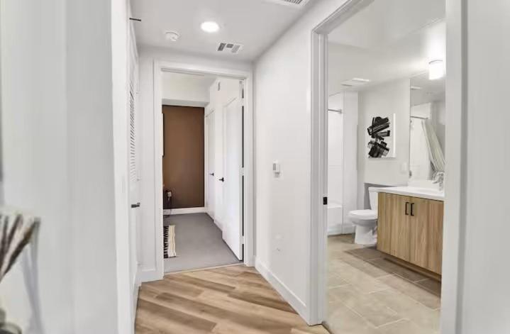 One-Bedroom Apartment with Balcony photo 2