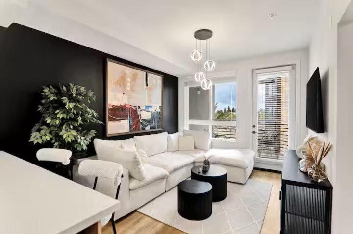 One-Bedroom Apartment with Balcony photo 3