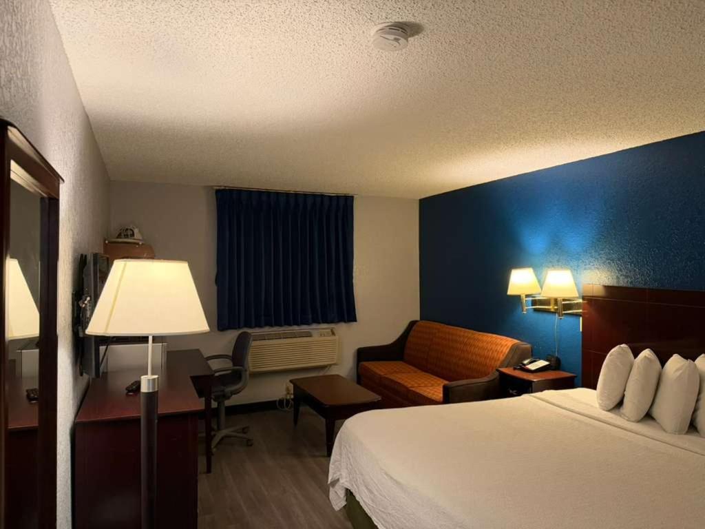 King Room - Disability Access photo 2