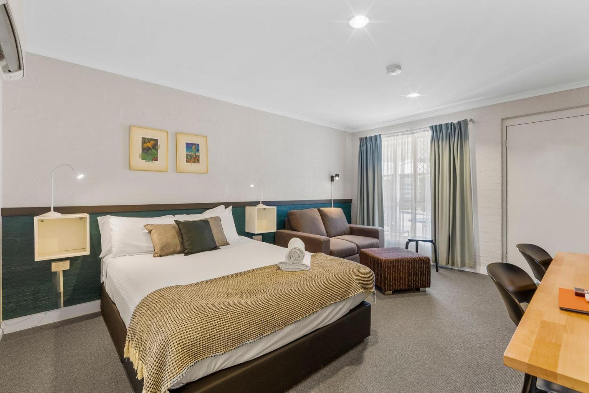 Standard Queen Room photo 3