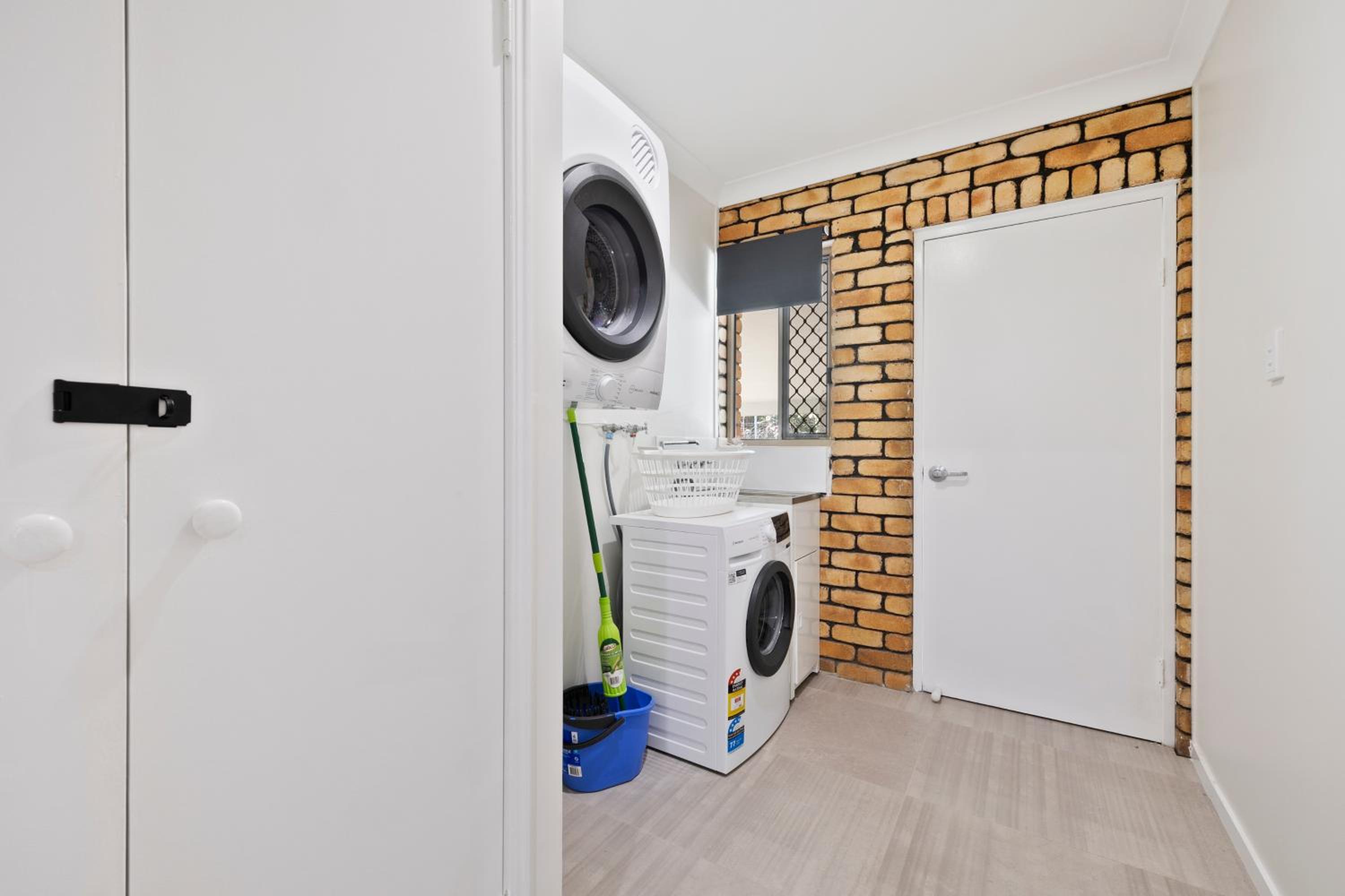 Three Bedroom Residence – No Pets photo 2