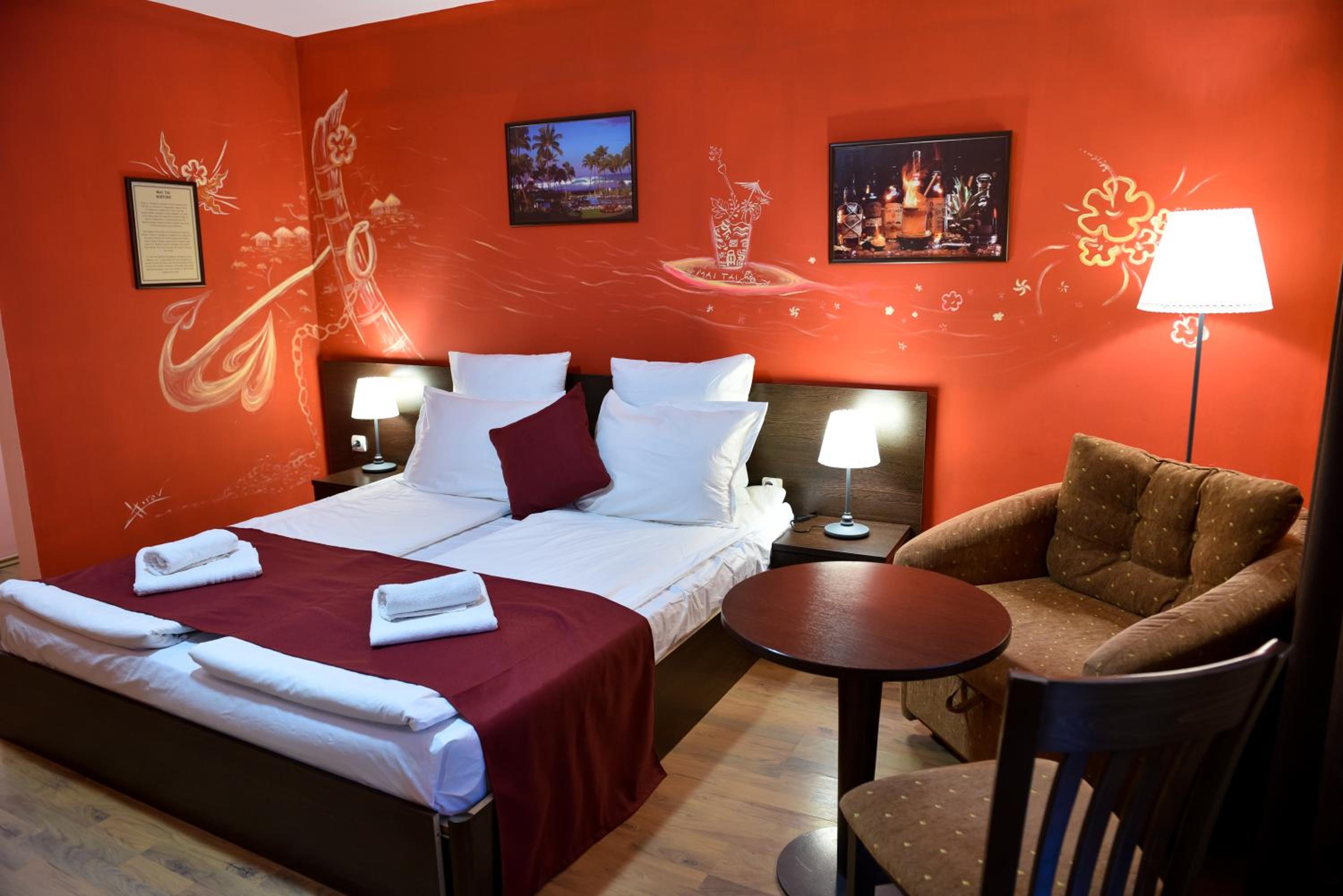 Double or Twin Room with Balcony (2 Adults + 1 Child) photo 2