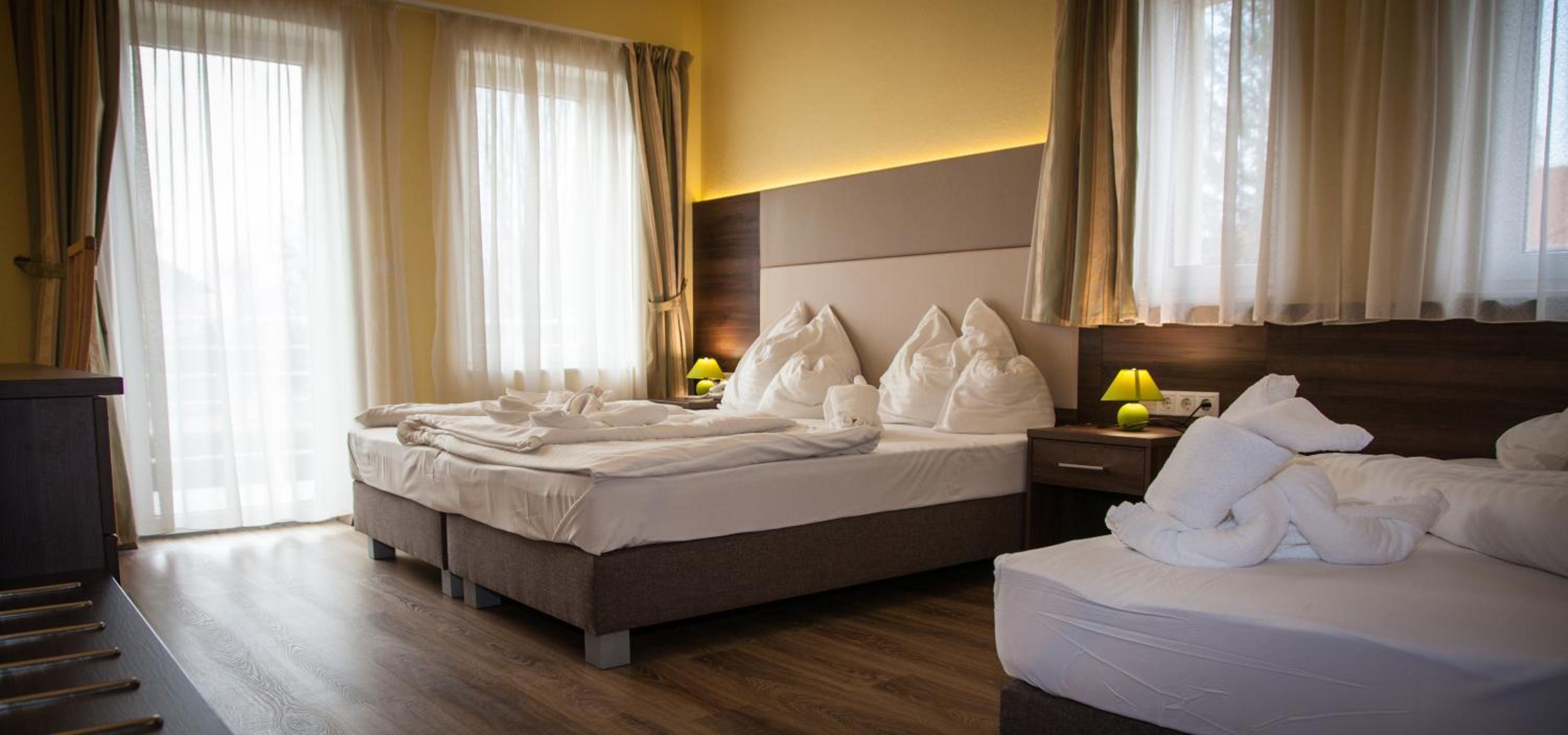 Triple Room with Bathroom - Photo 8