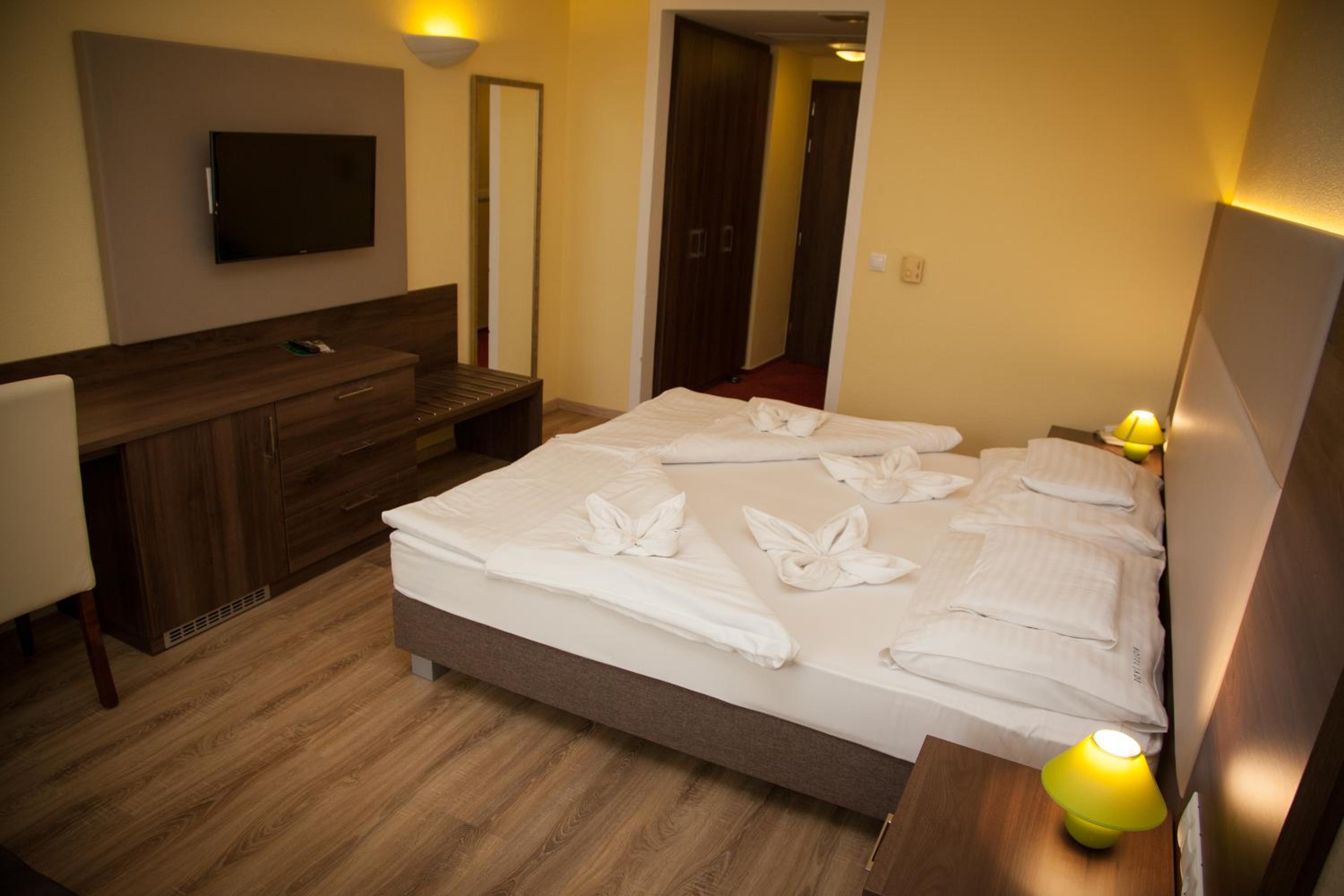 Double Room - Photo 13