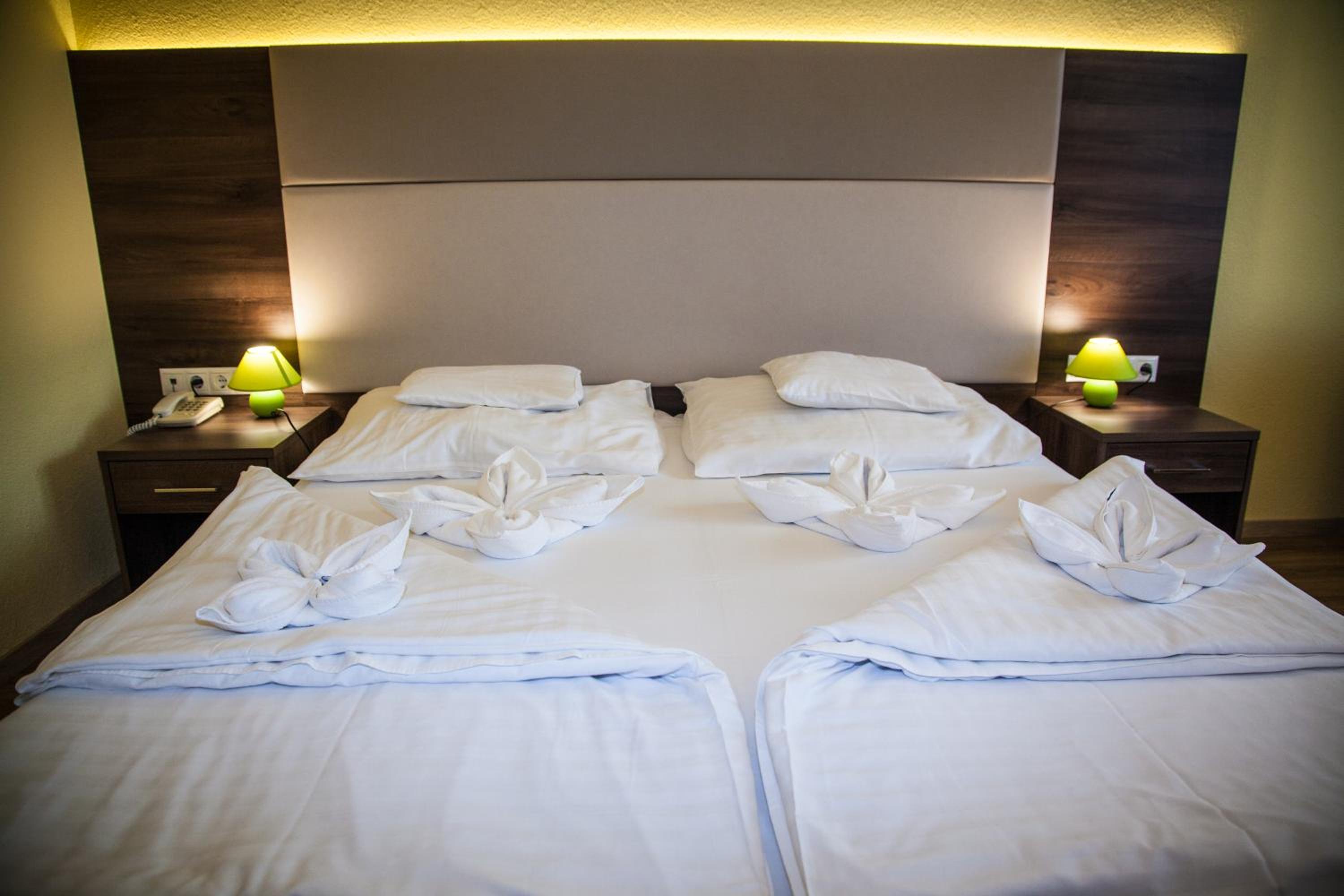 Double Room - Photo 9