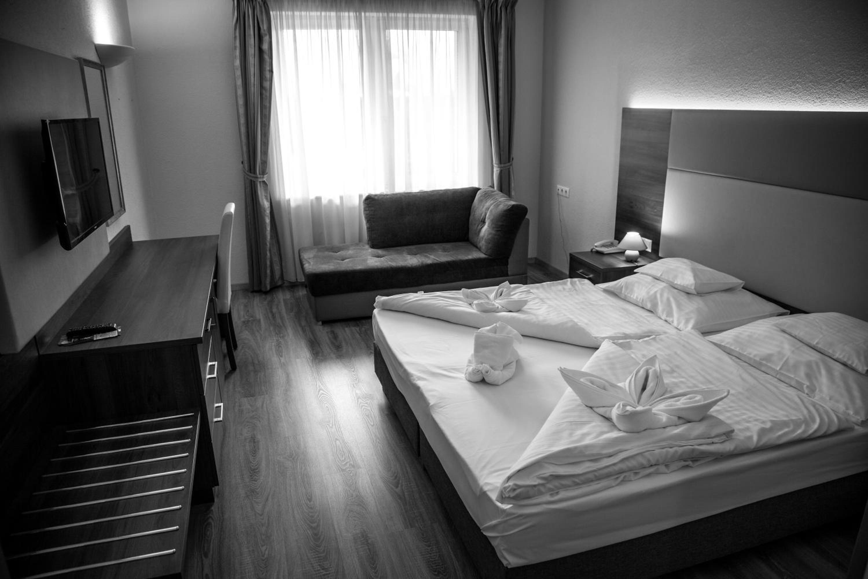 Double Room - Photo 6