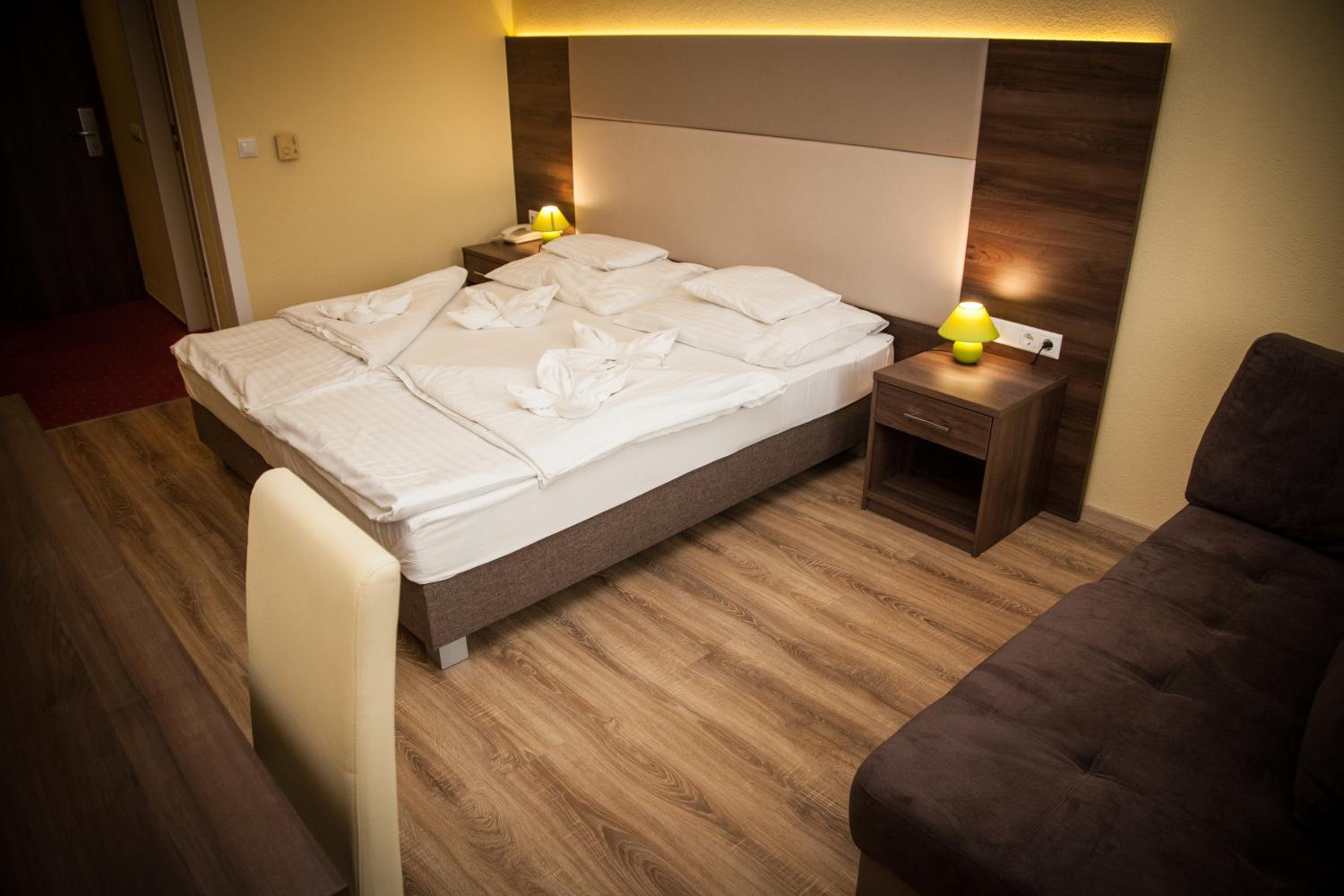 Double Room - Photo 11