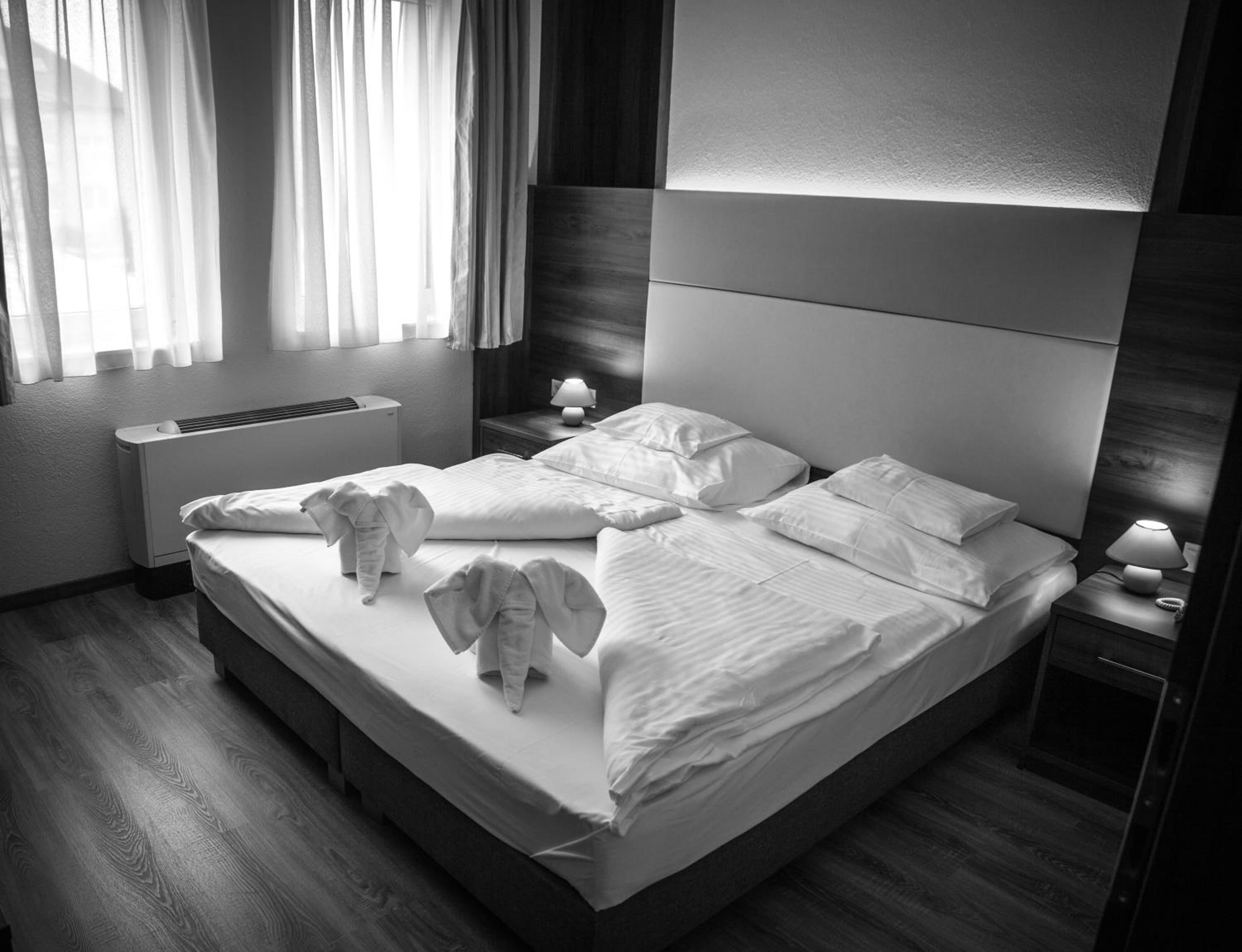 Double Room - Photo 10