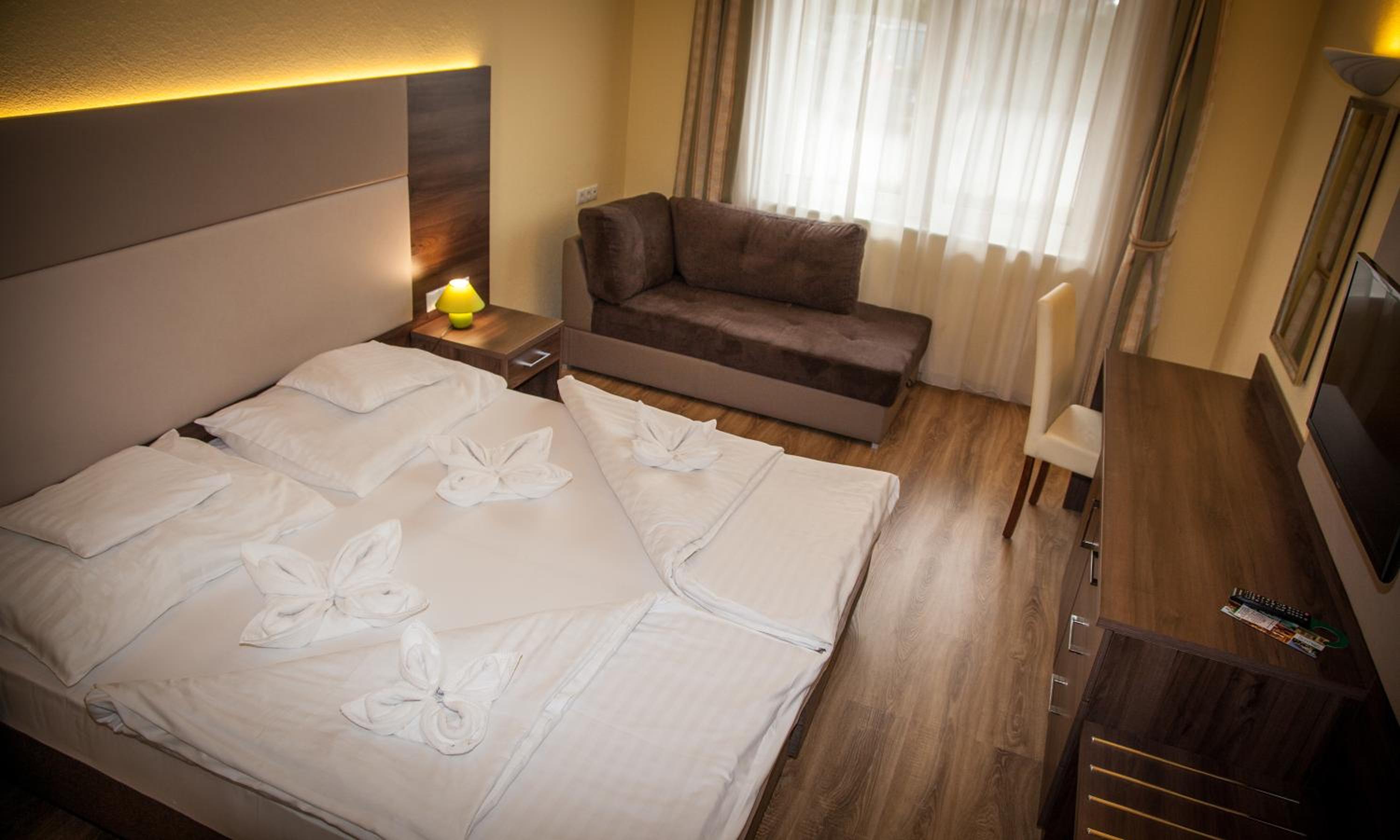 Double Room - Photo 2