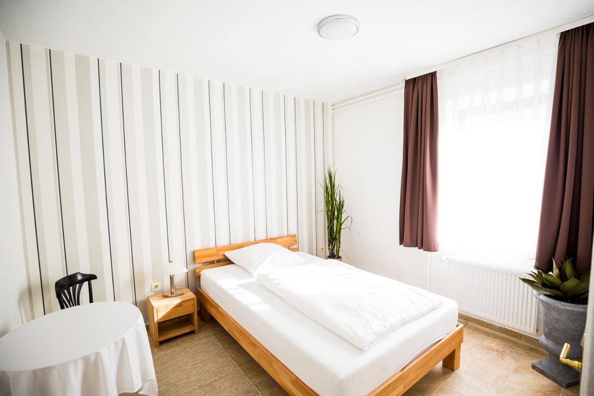 Single Room with Bathroom photo 1