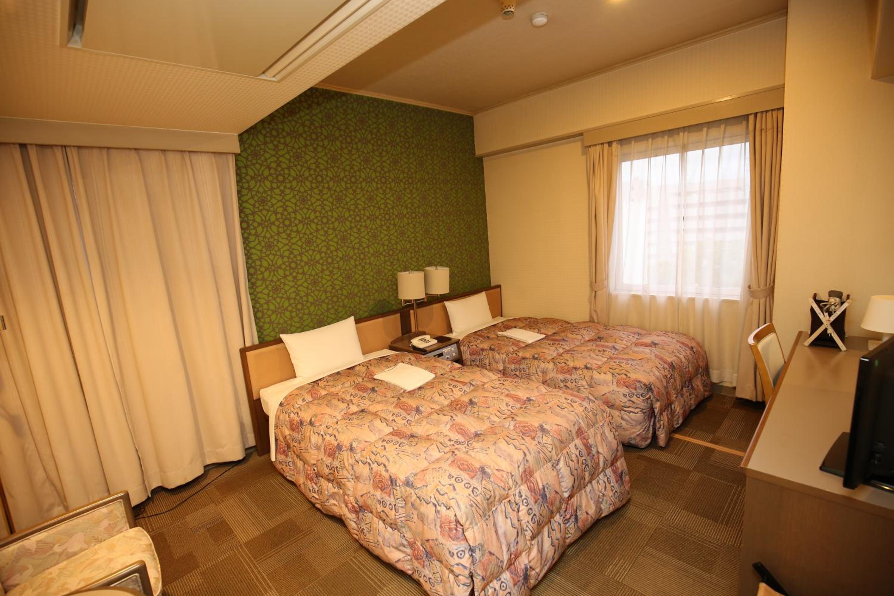 Standard Twin Room - Smoking photo 2