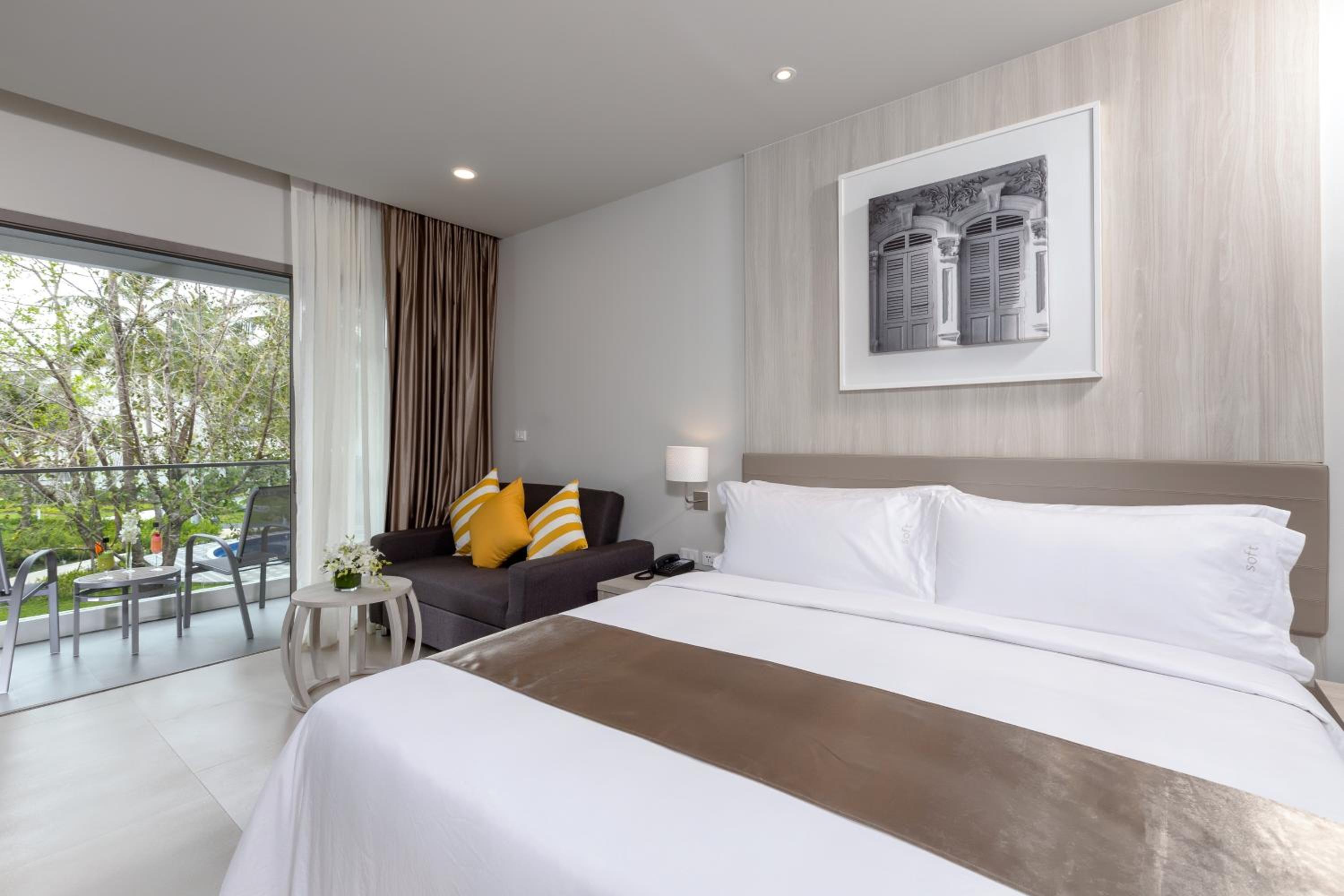 Deluxe Double or Twin Room with Pool View - Beach Wing photo 3