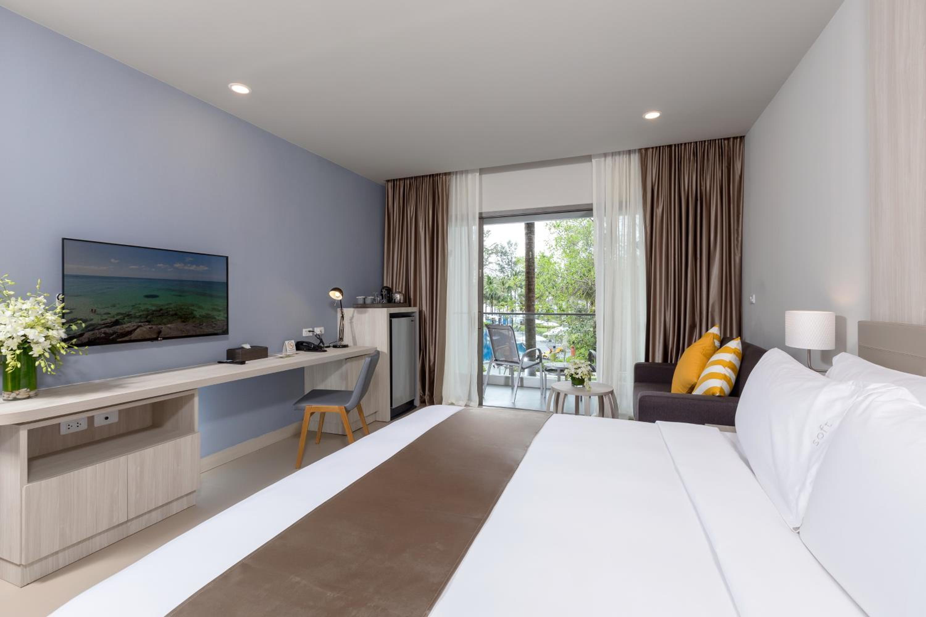 Deluxe Double or Twin Room with Pool View - Beach Wing photo 2