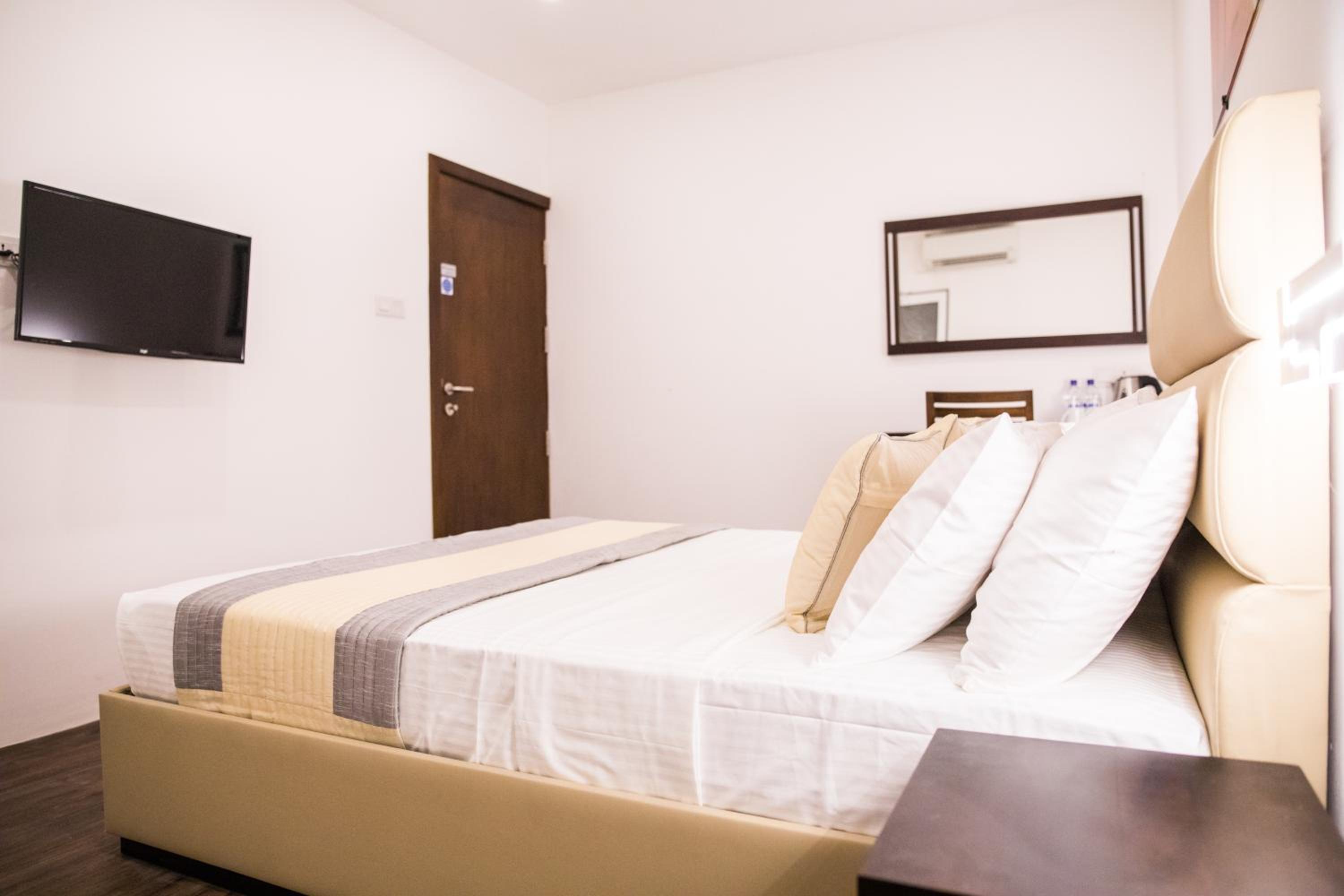 Spend The Day : Standard Double Room, Check In From 9 Am, Check Out 6 Pm