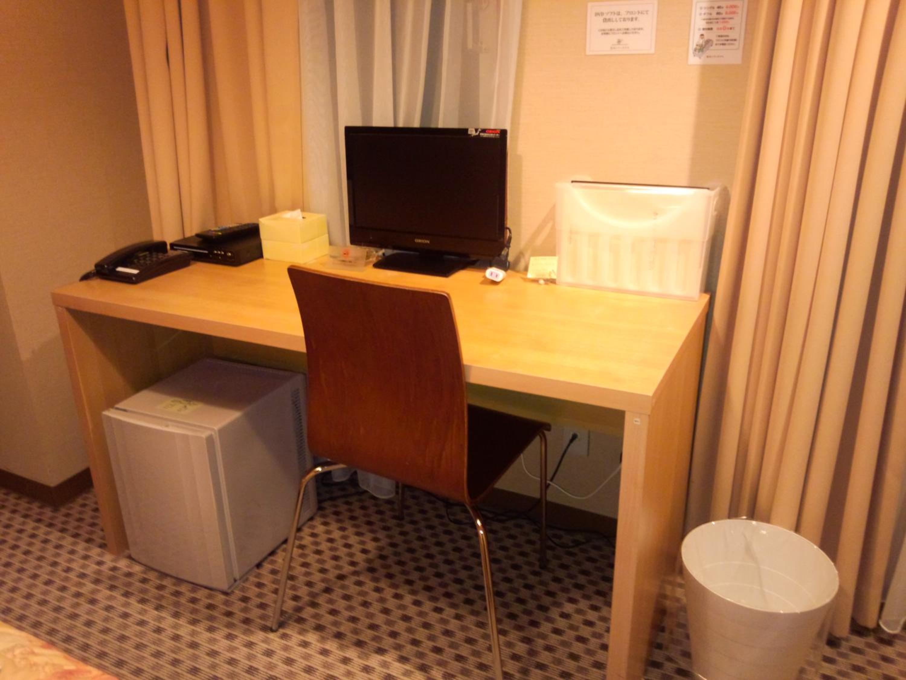Twin Room - Non-Smoking photo 2