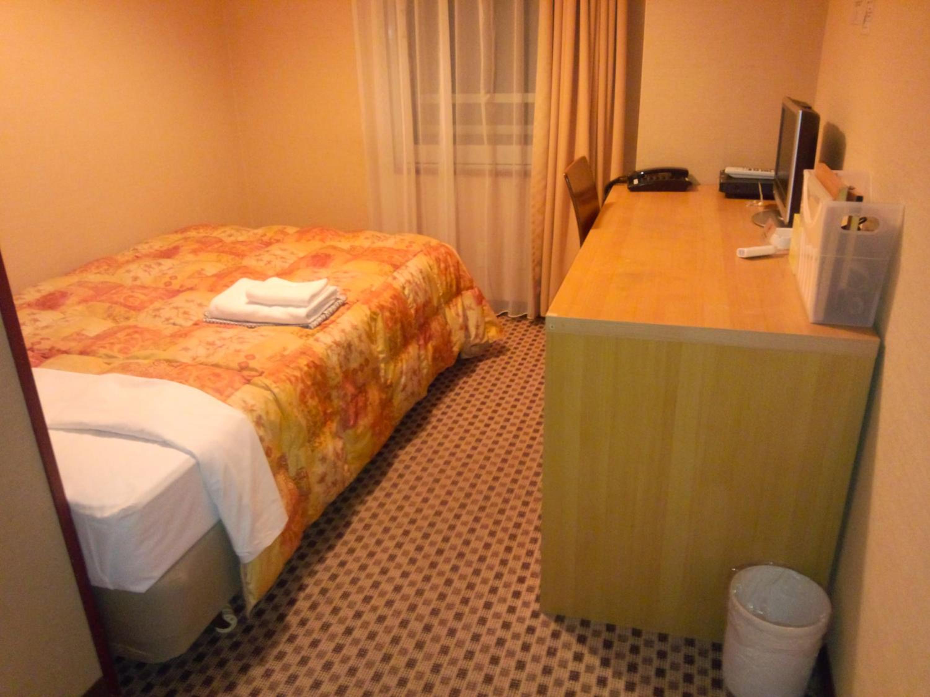 Single Room - Smoking photo 3