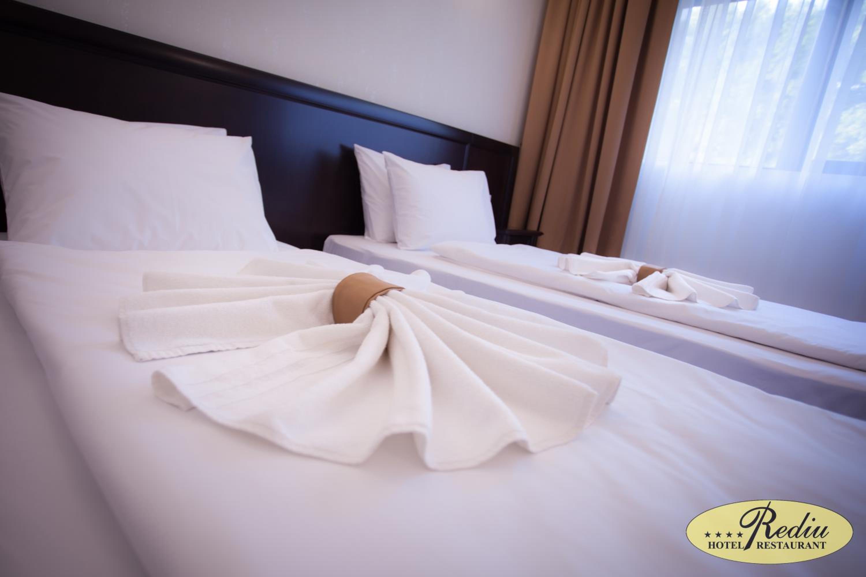 Deluxe Double or Twin Room - Photo 9