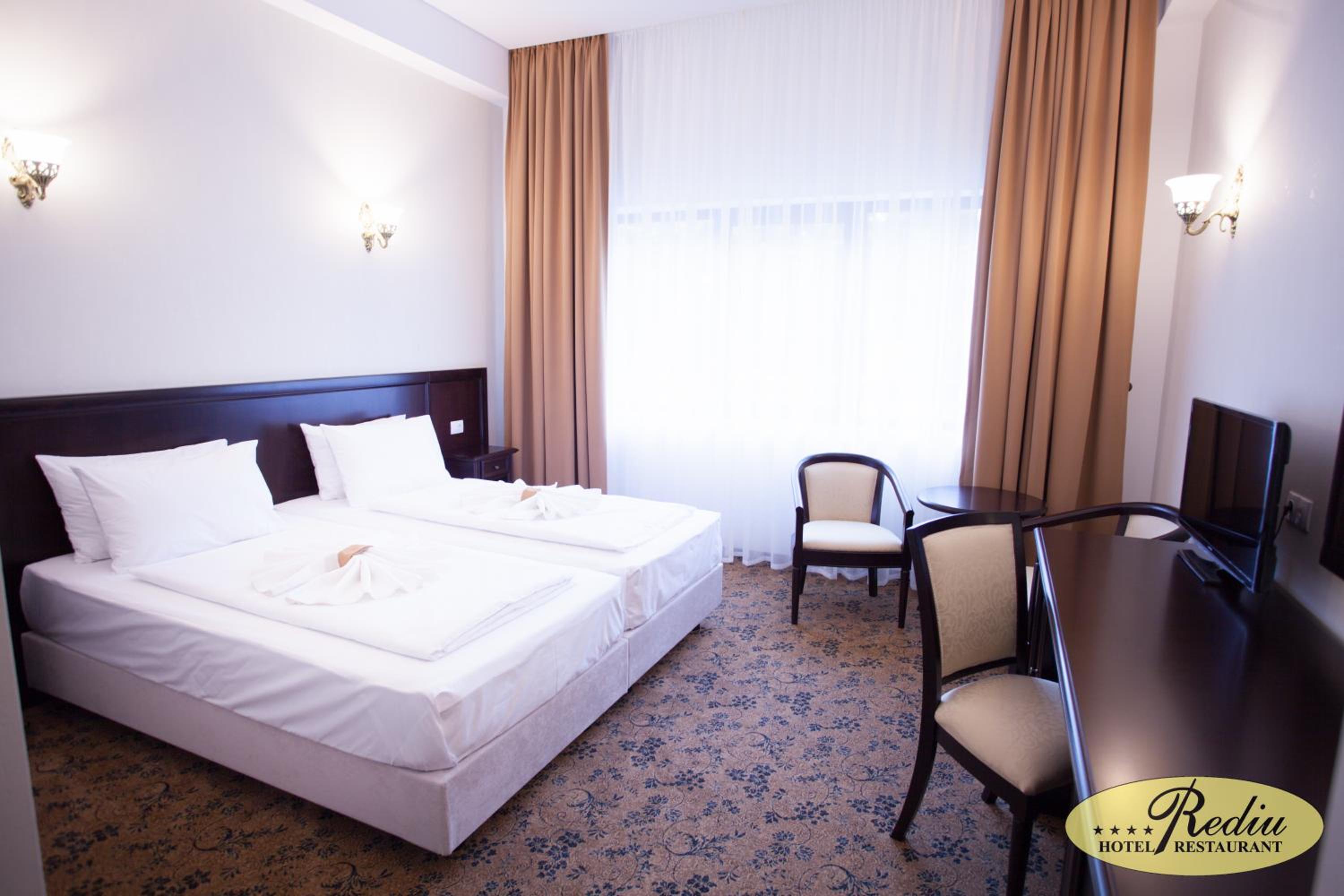 Deluxe Double or Twin Room - Photo 3