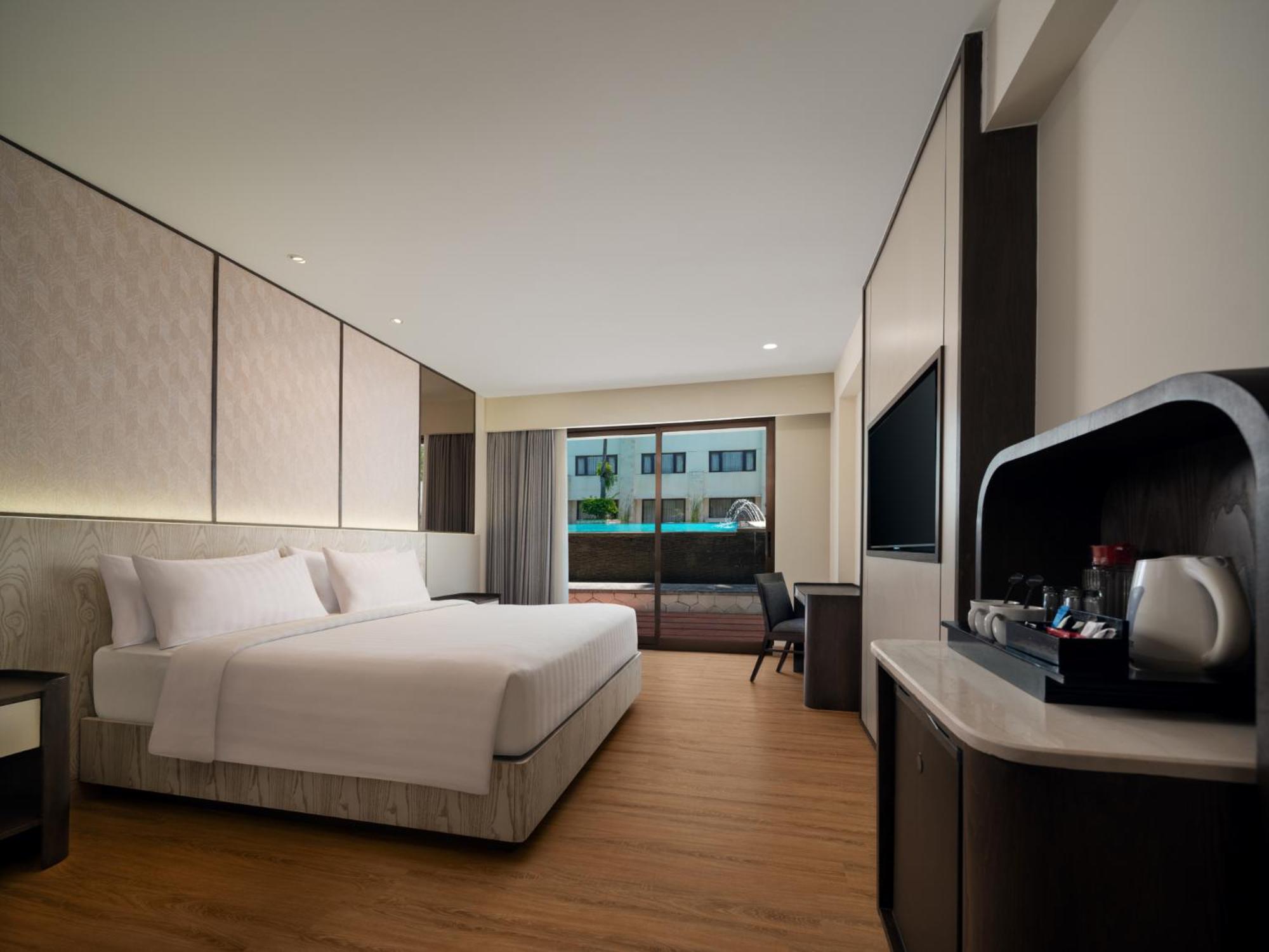 Deluxe Double or Twin Room with Pool Access