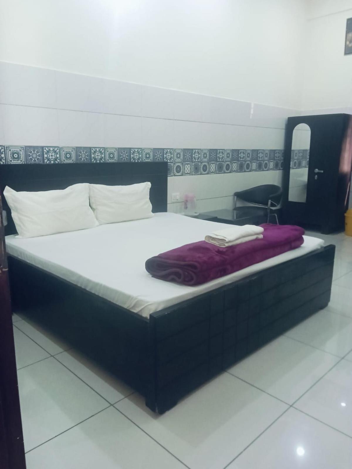 Deluxe Double Room with Shower