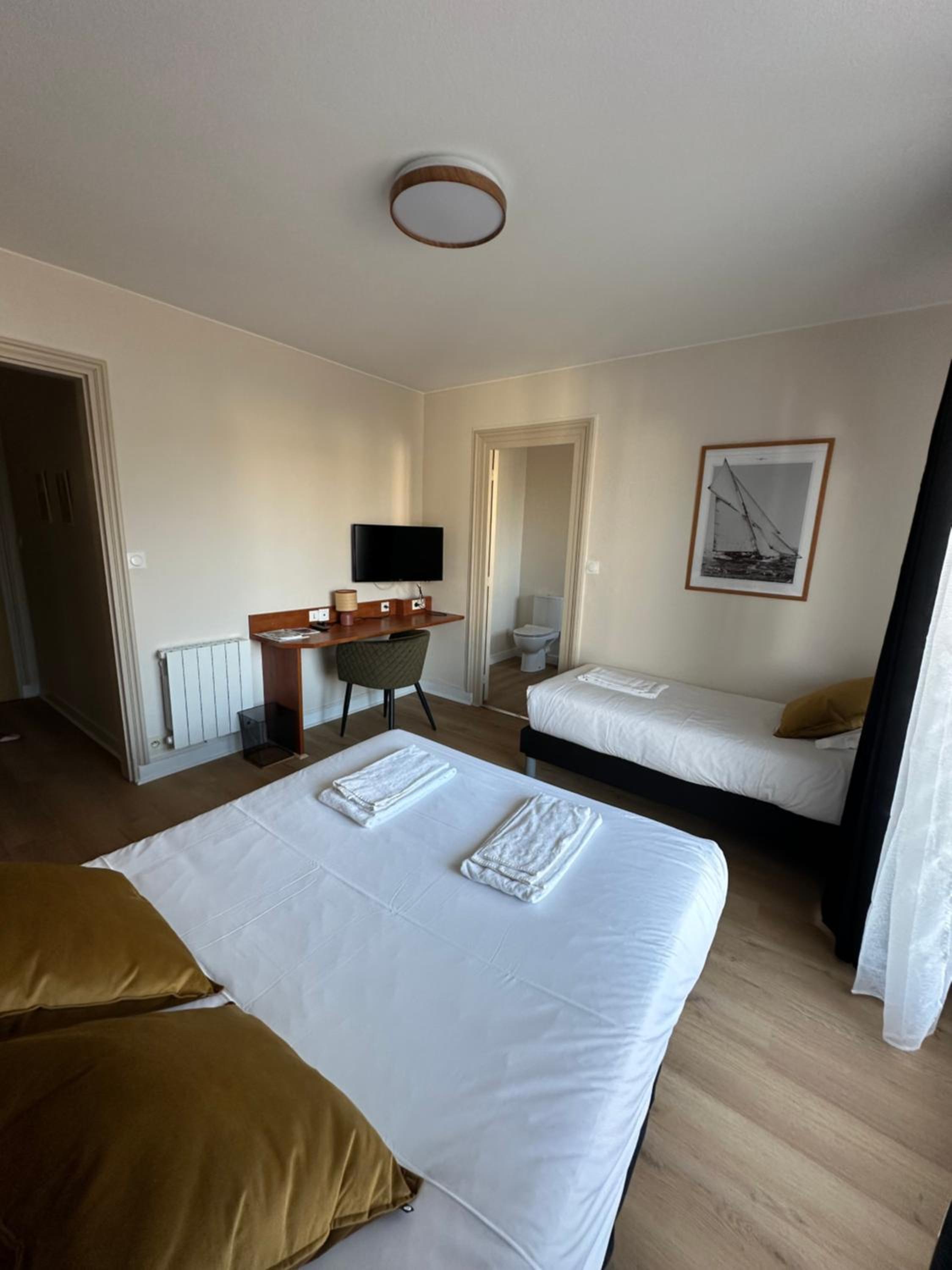 Superior Triple Room photo 3