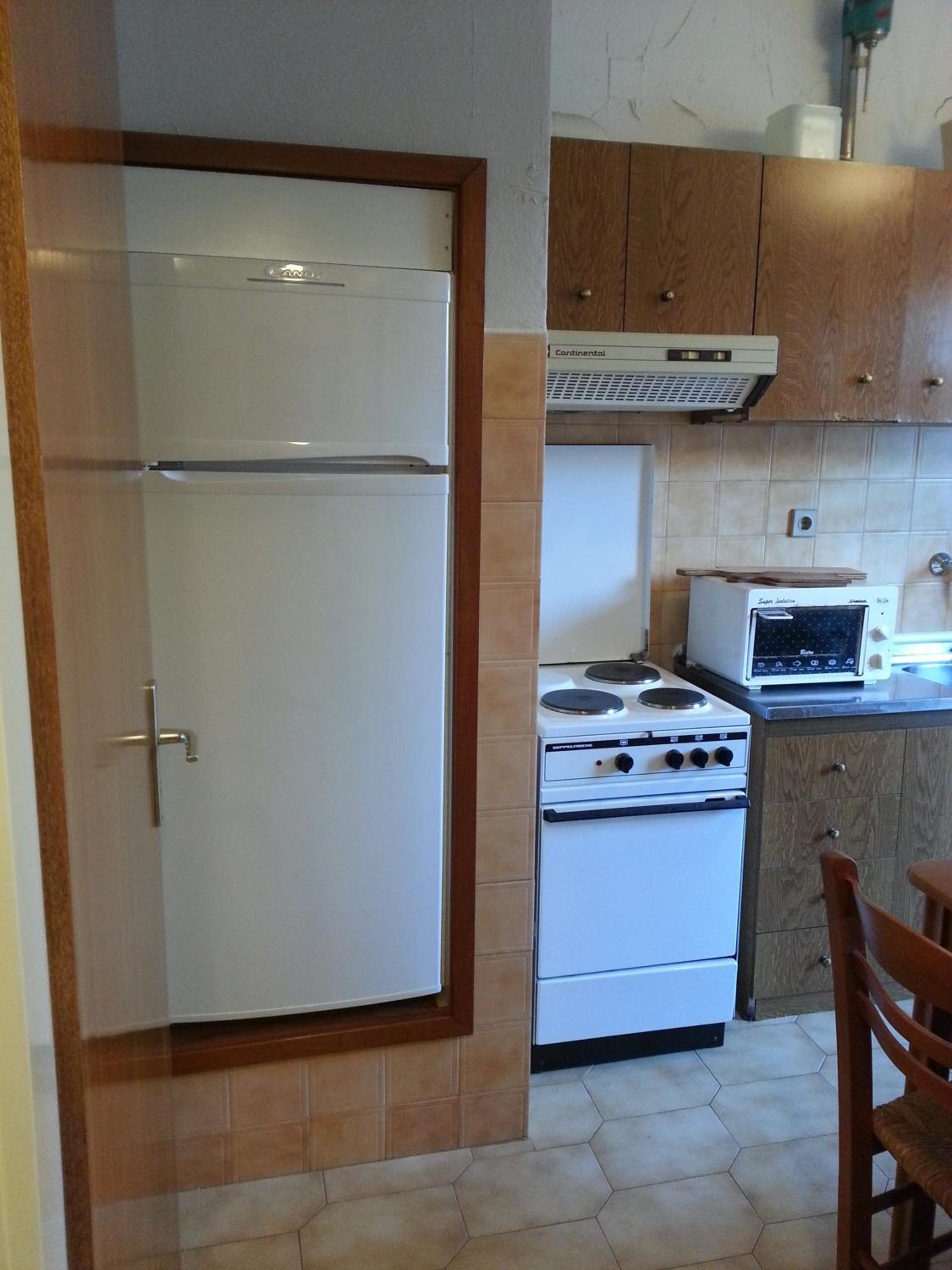 One-Bedroom Apartment - Photo 3