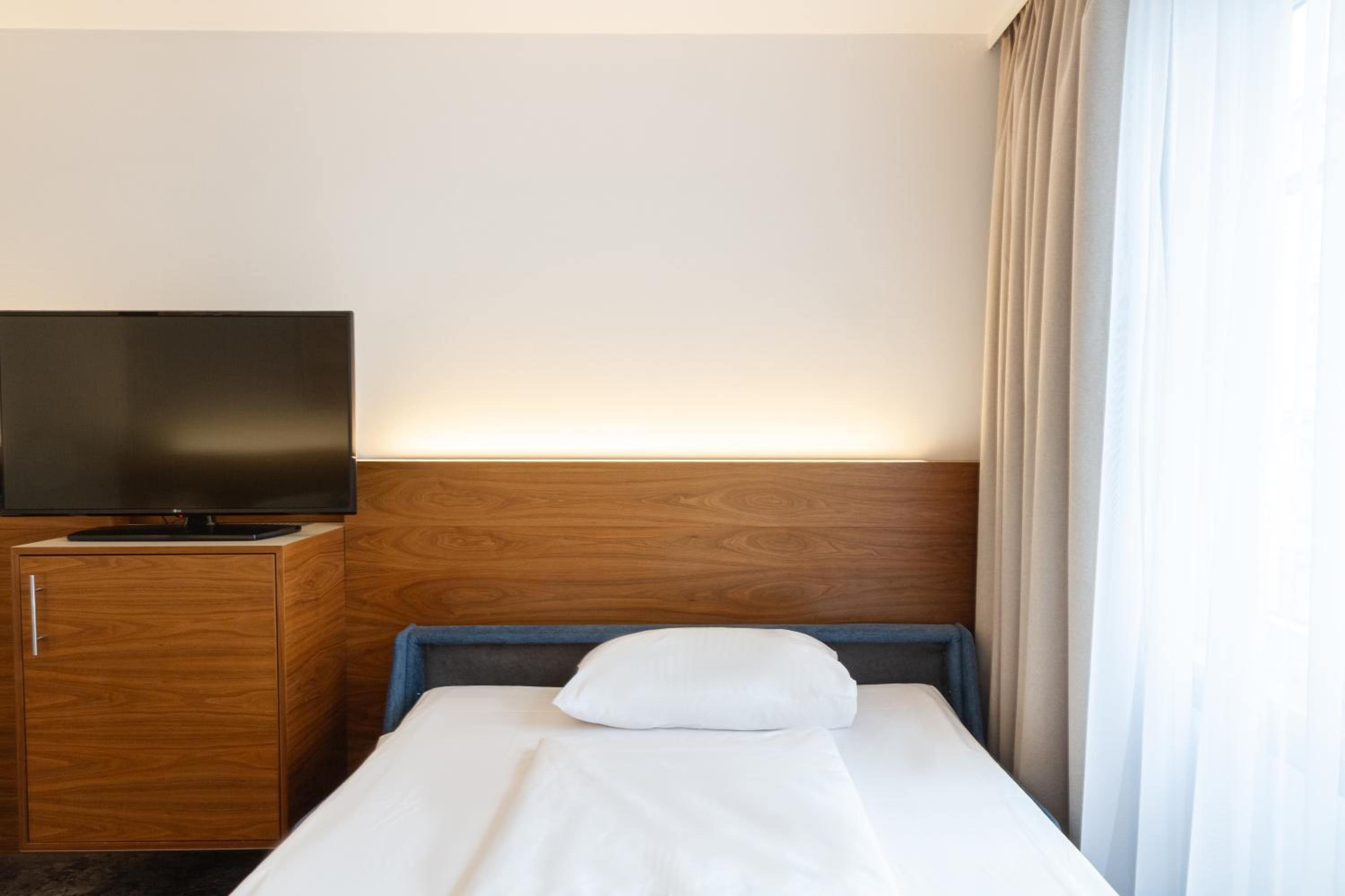 Large King Guest Room