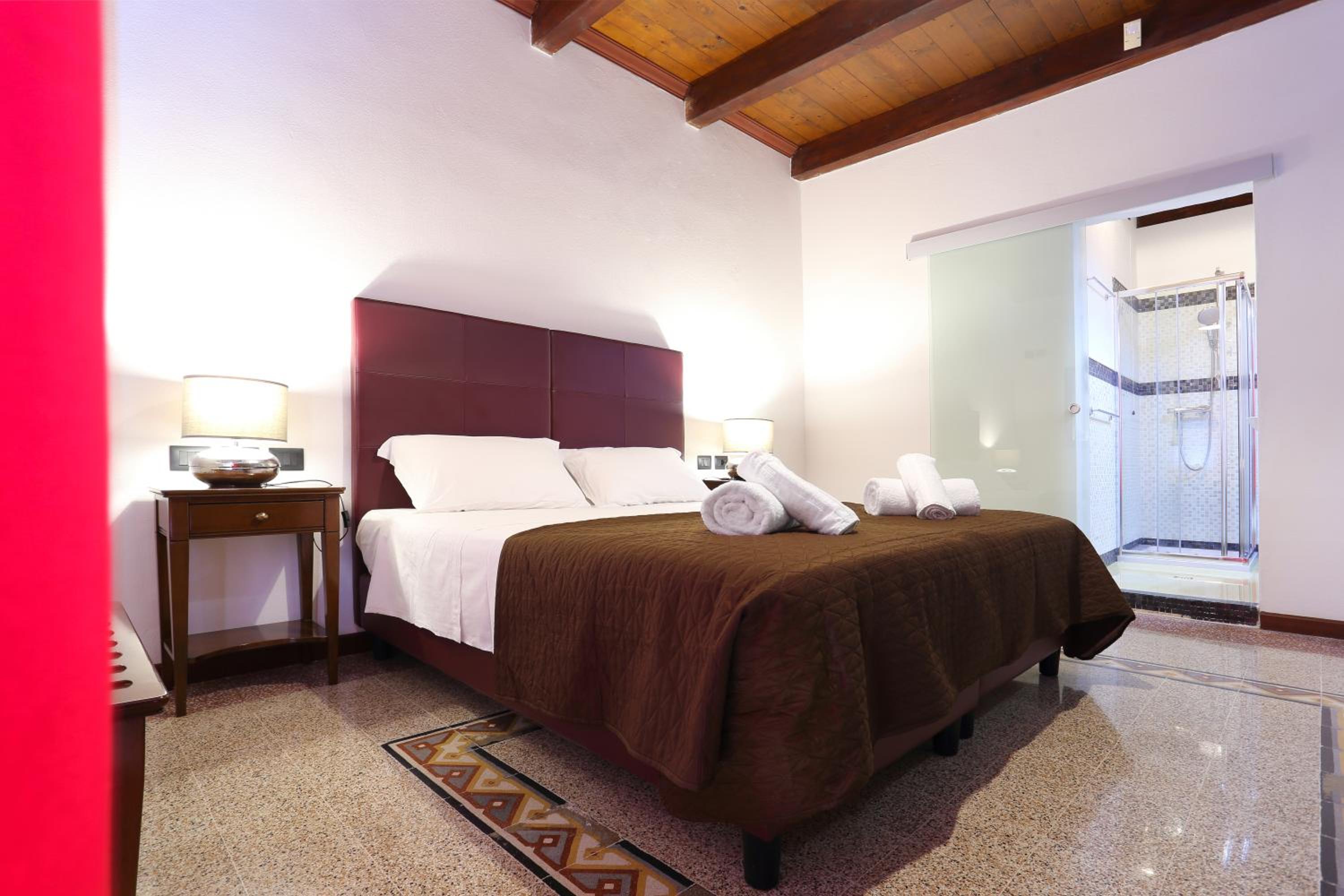 Deluxe Double or Twin Room photo 1