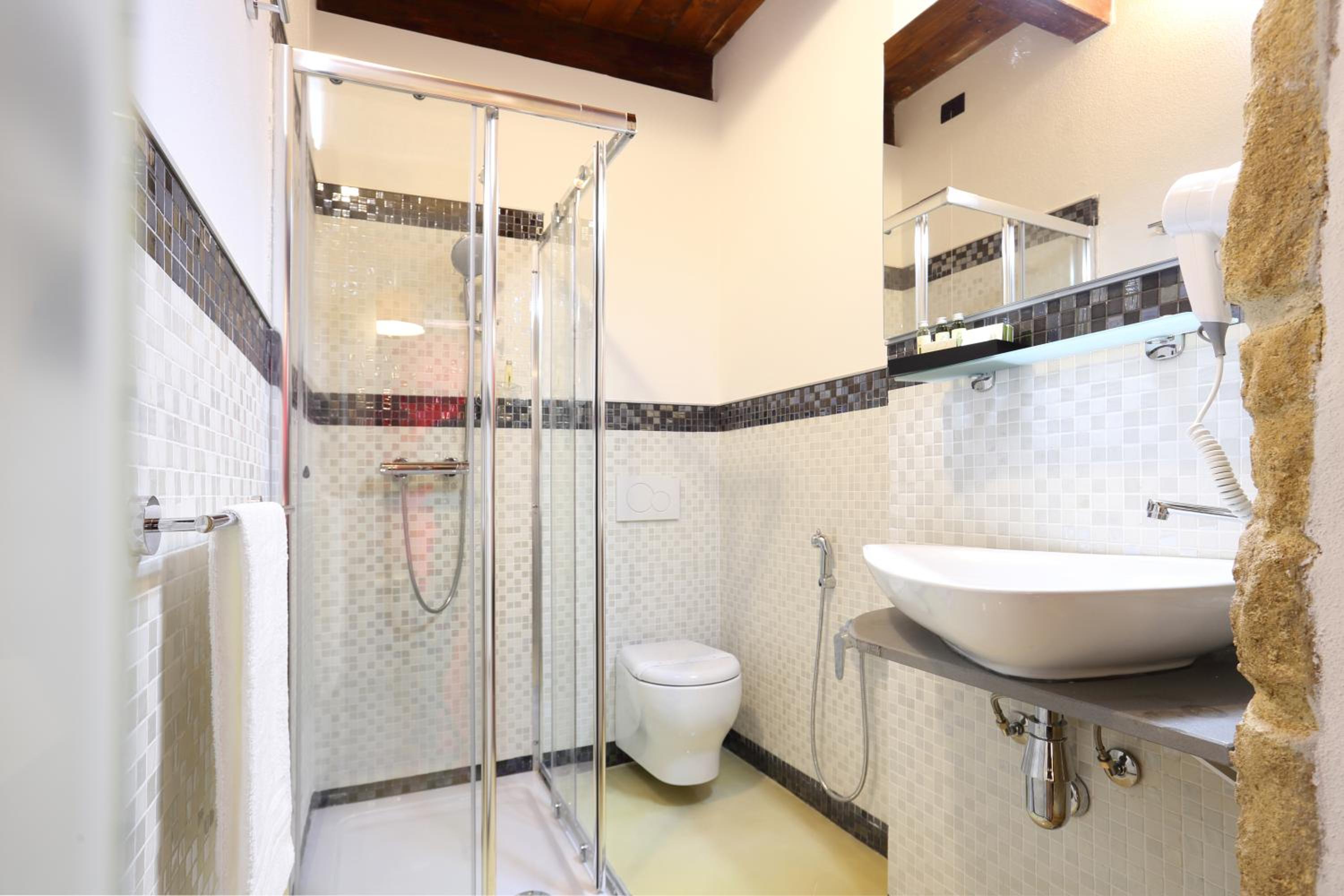 Deluxe Double or Twin Room photo 2