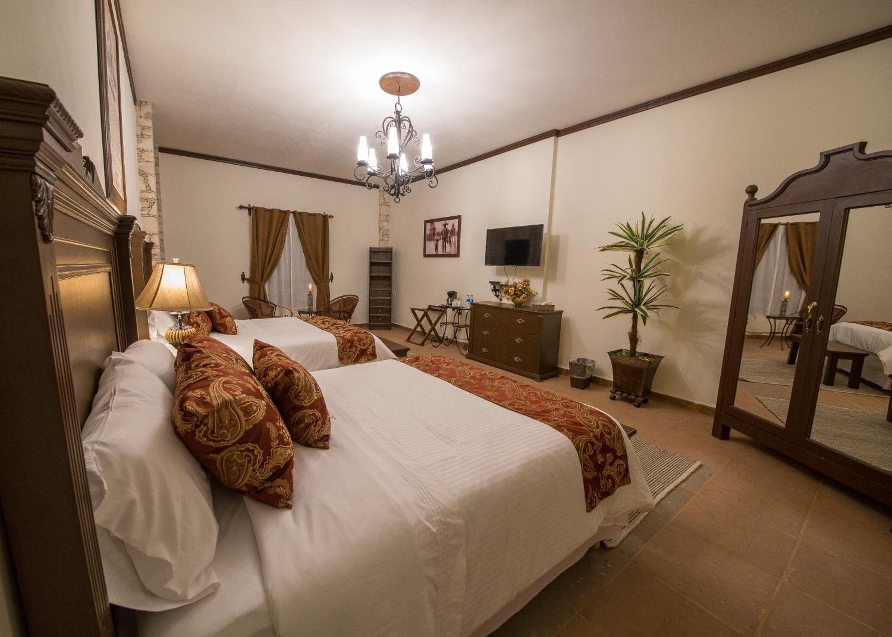 Deluxe Suite with Spa Bath photo 3