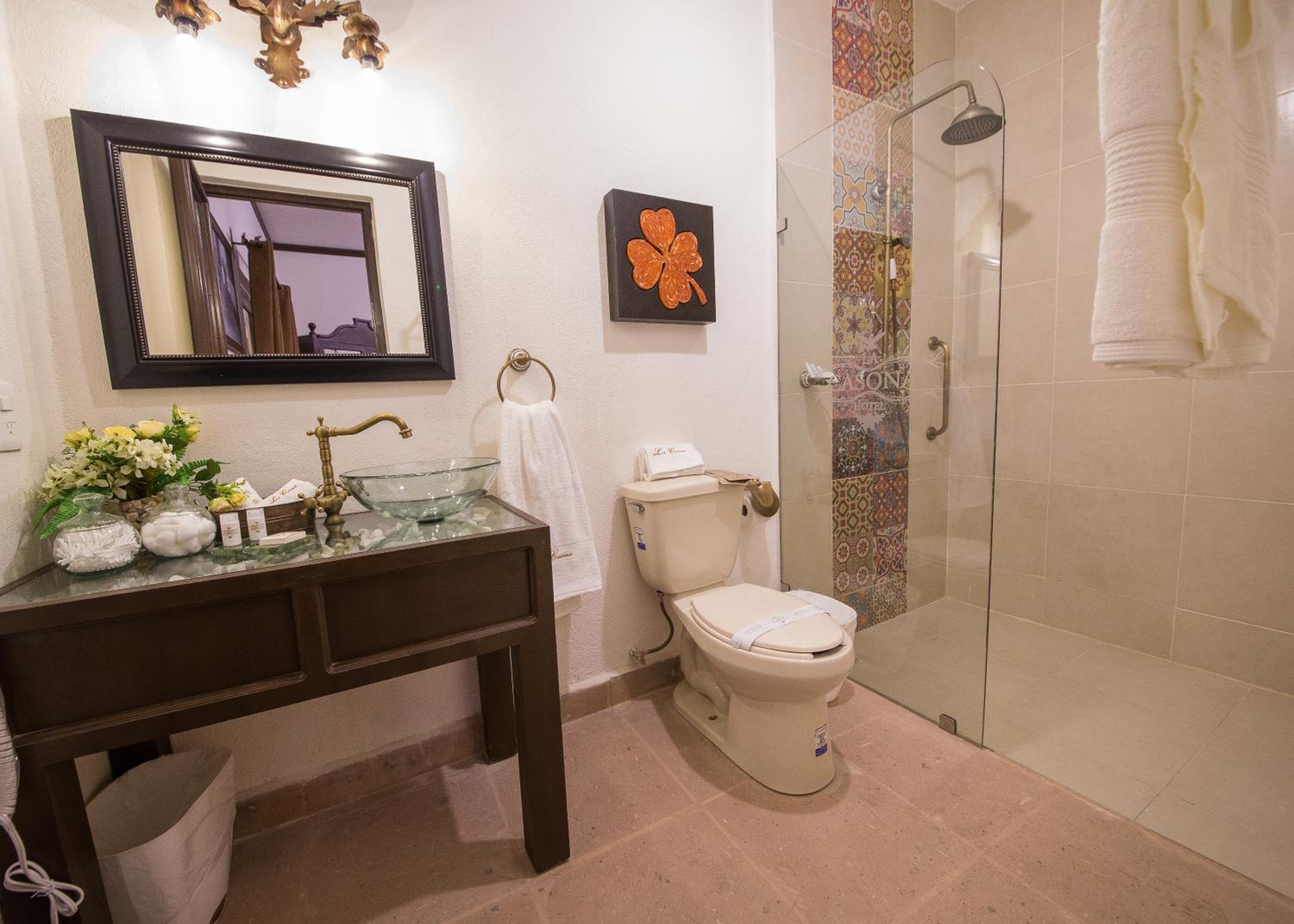 Deluxe Suite with Spa Bath photo 2