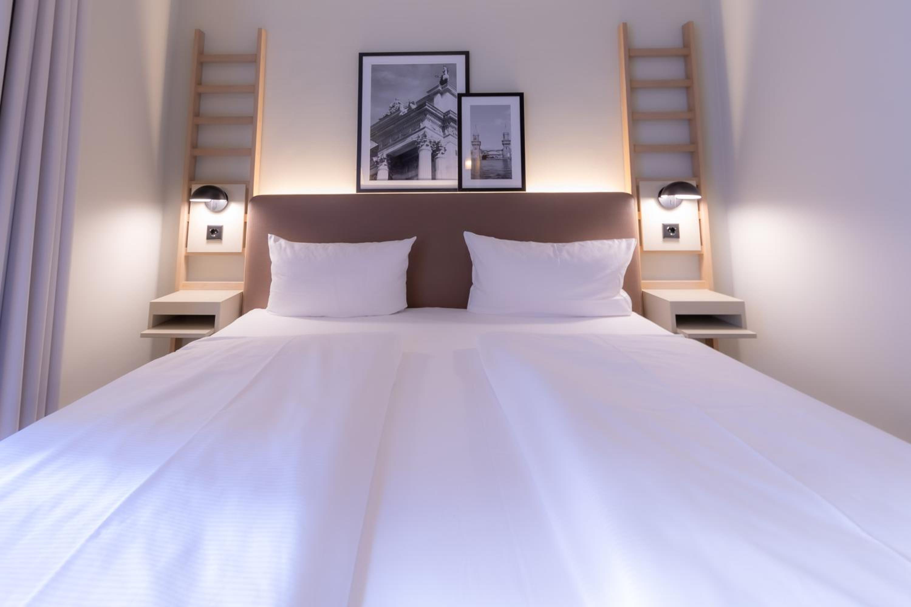 Standard Room - 1 King Bed photo 1