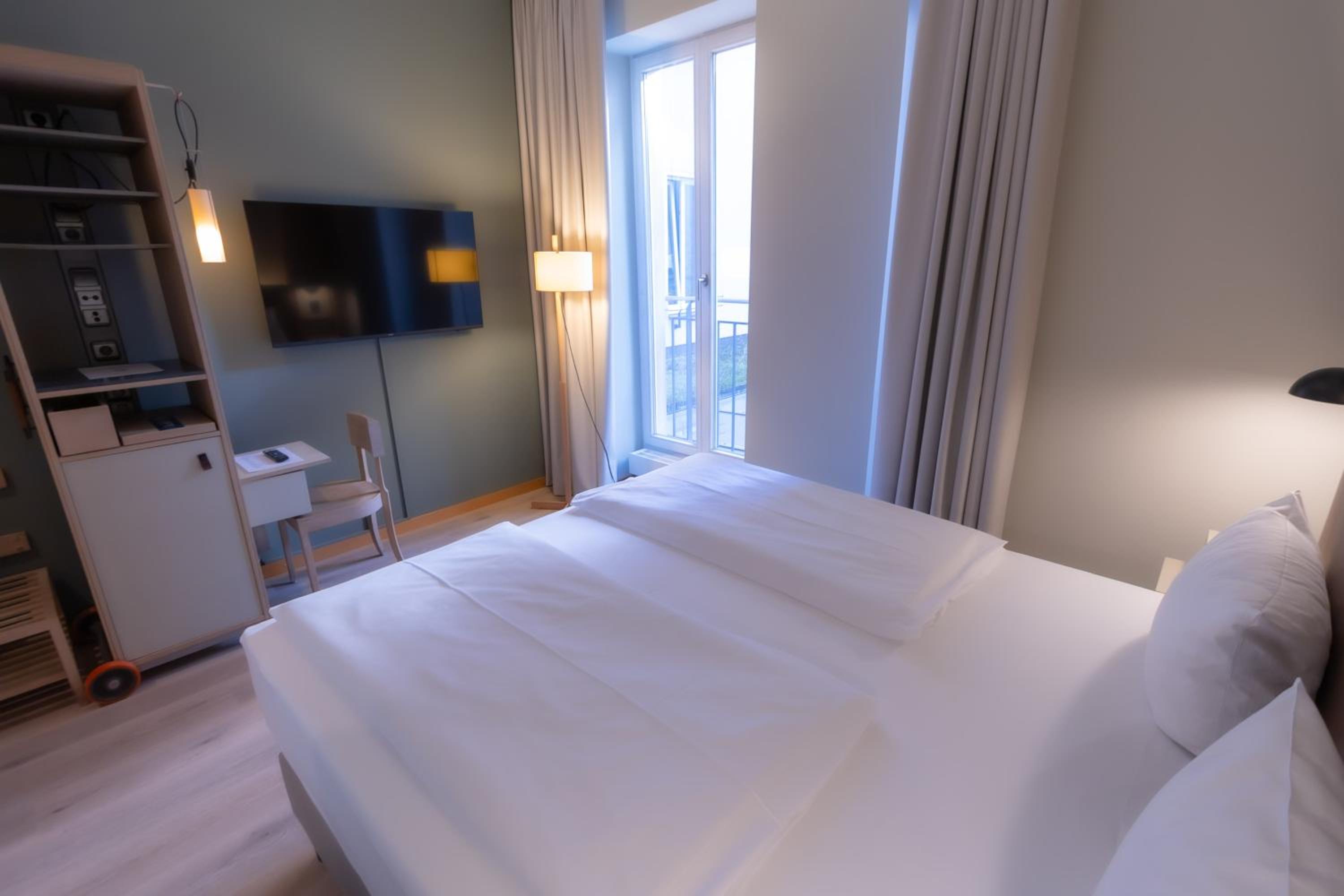Standard Room - 1 King Bed