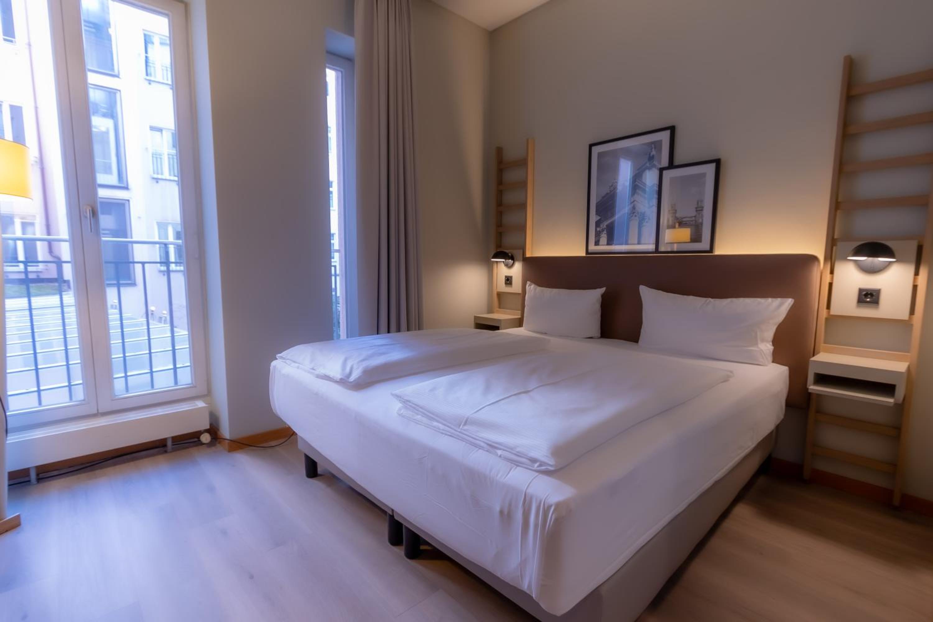 Standard Room - 1 King Bed photo 3