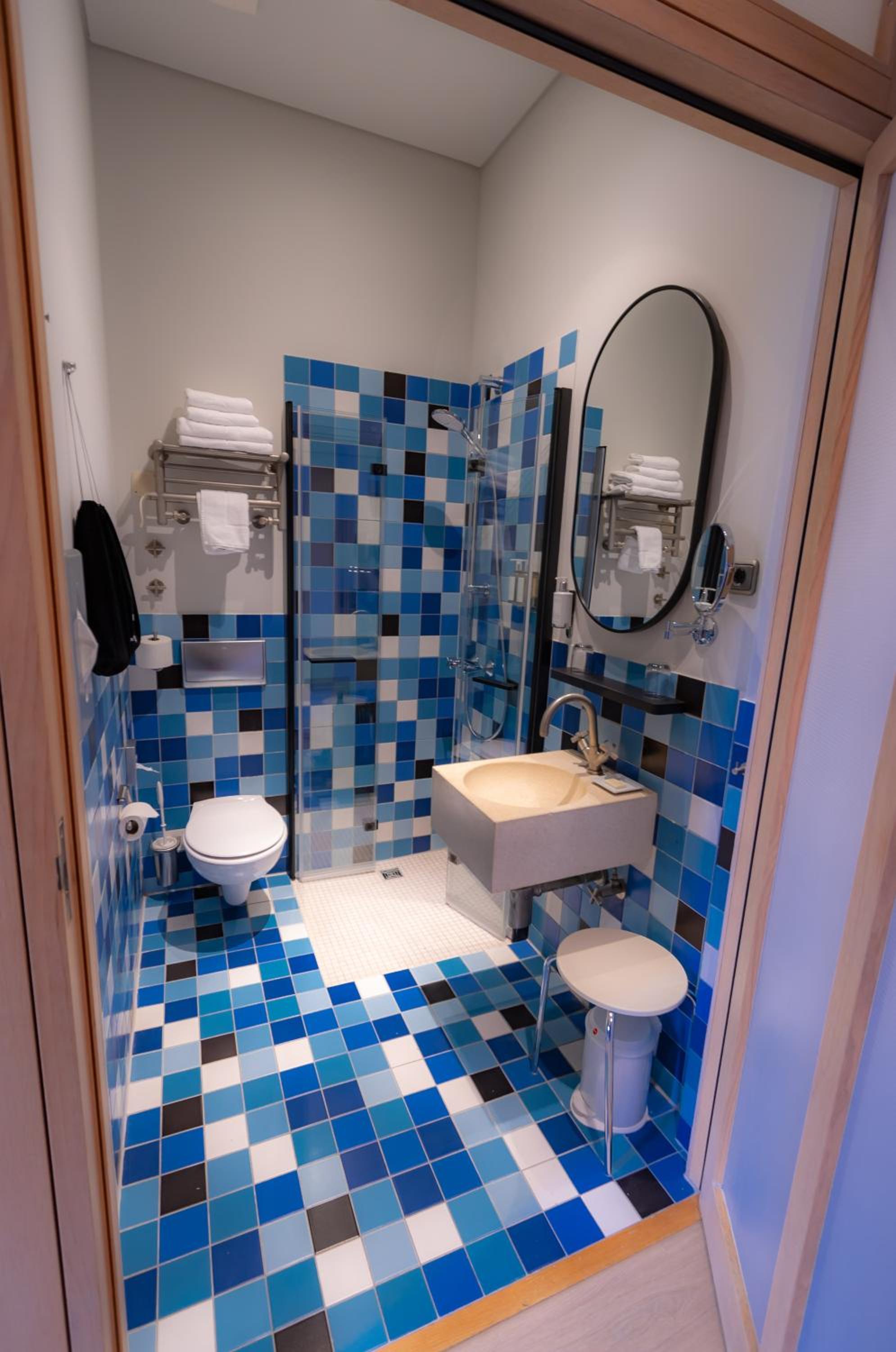 Standard Room - 1 King Bed photo 2