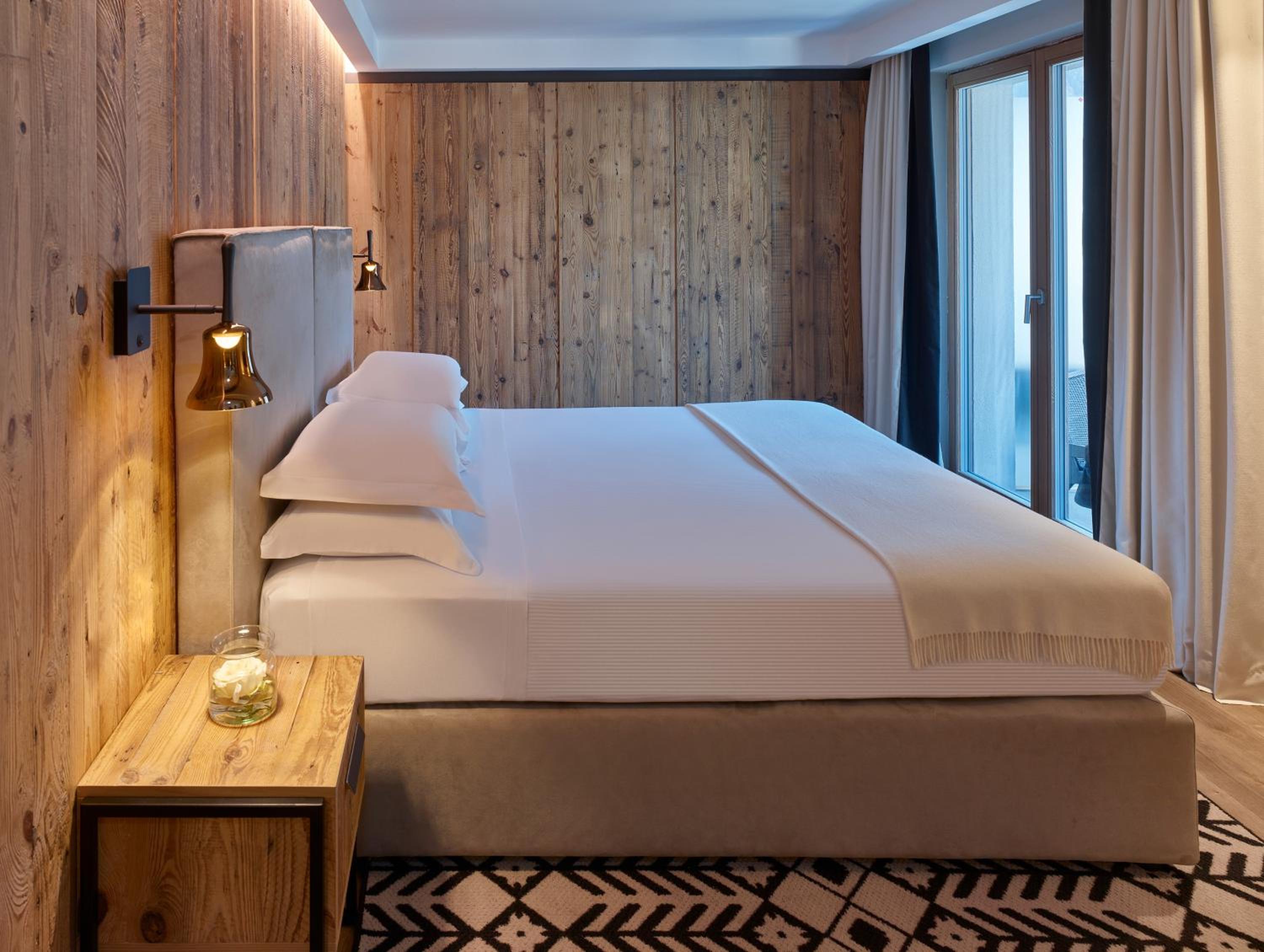 Suite with Mountain View