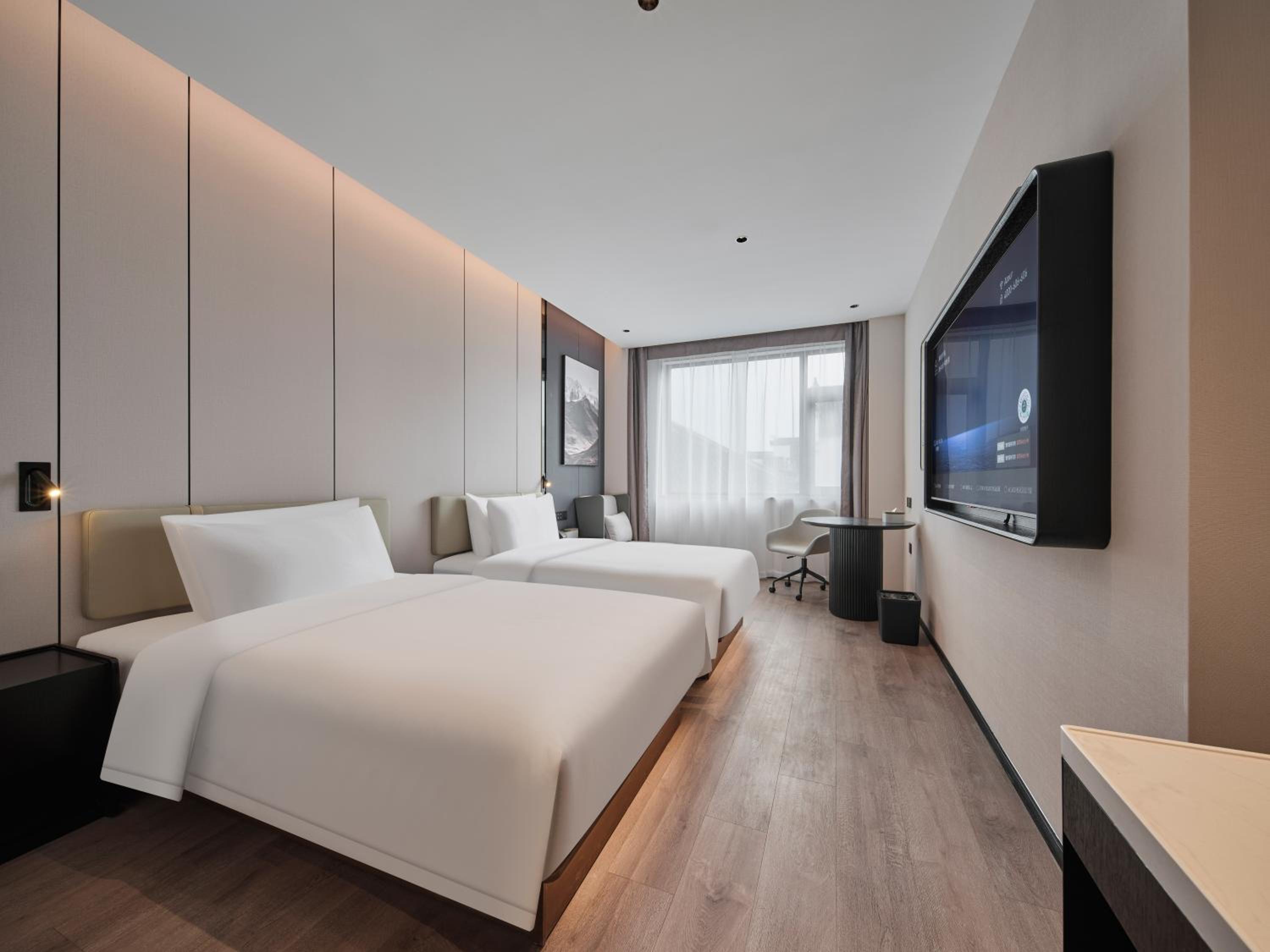 Premier Family Room with City View photo 1