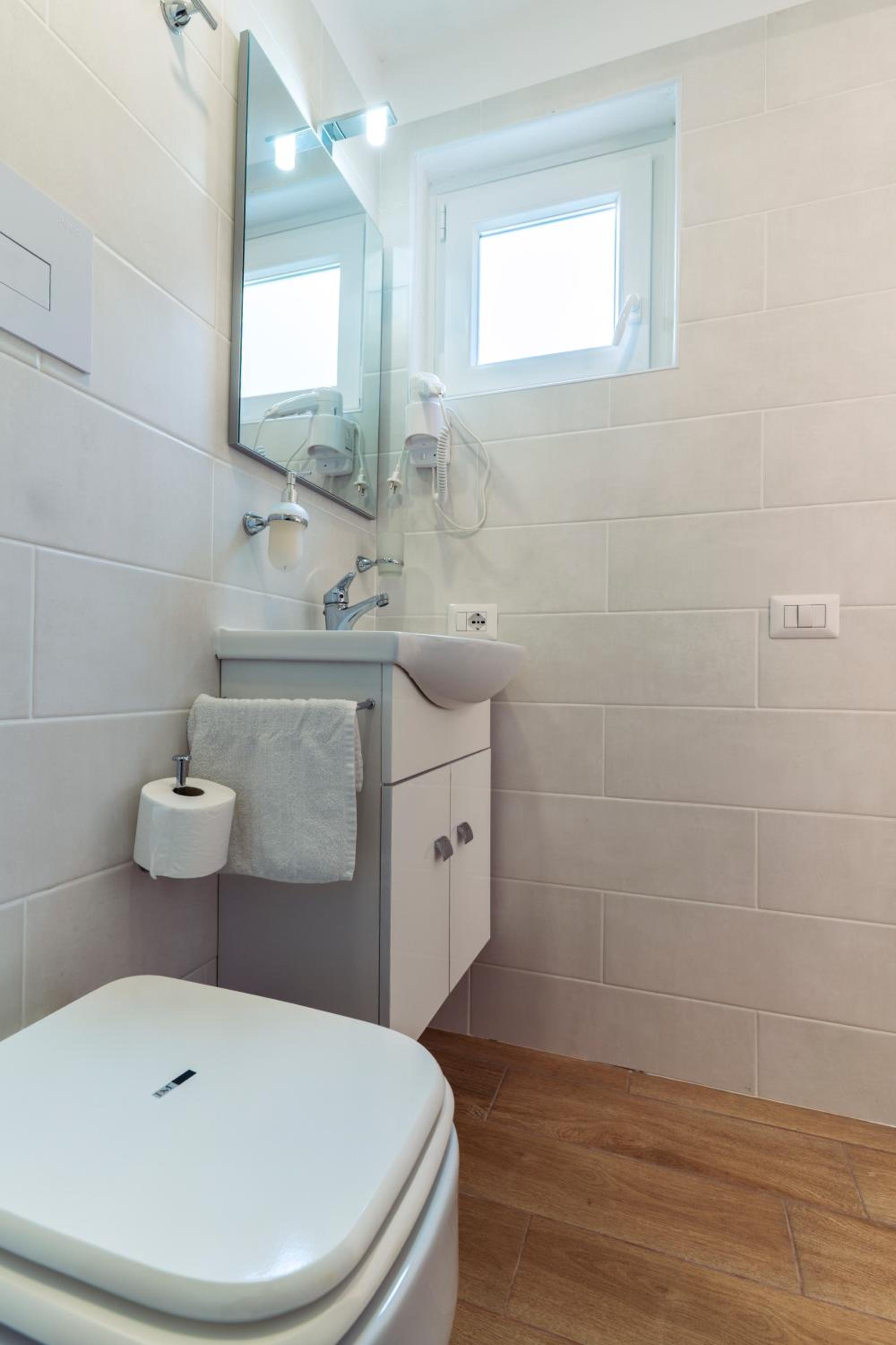 Deluxe Double Room (2 Adults + 1 Child) photo 3