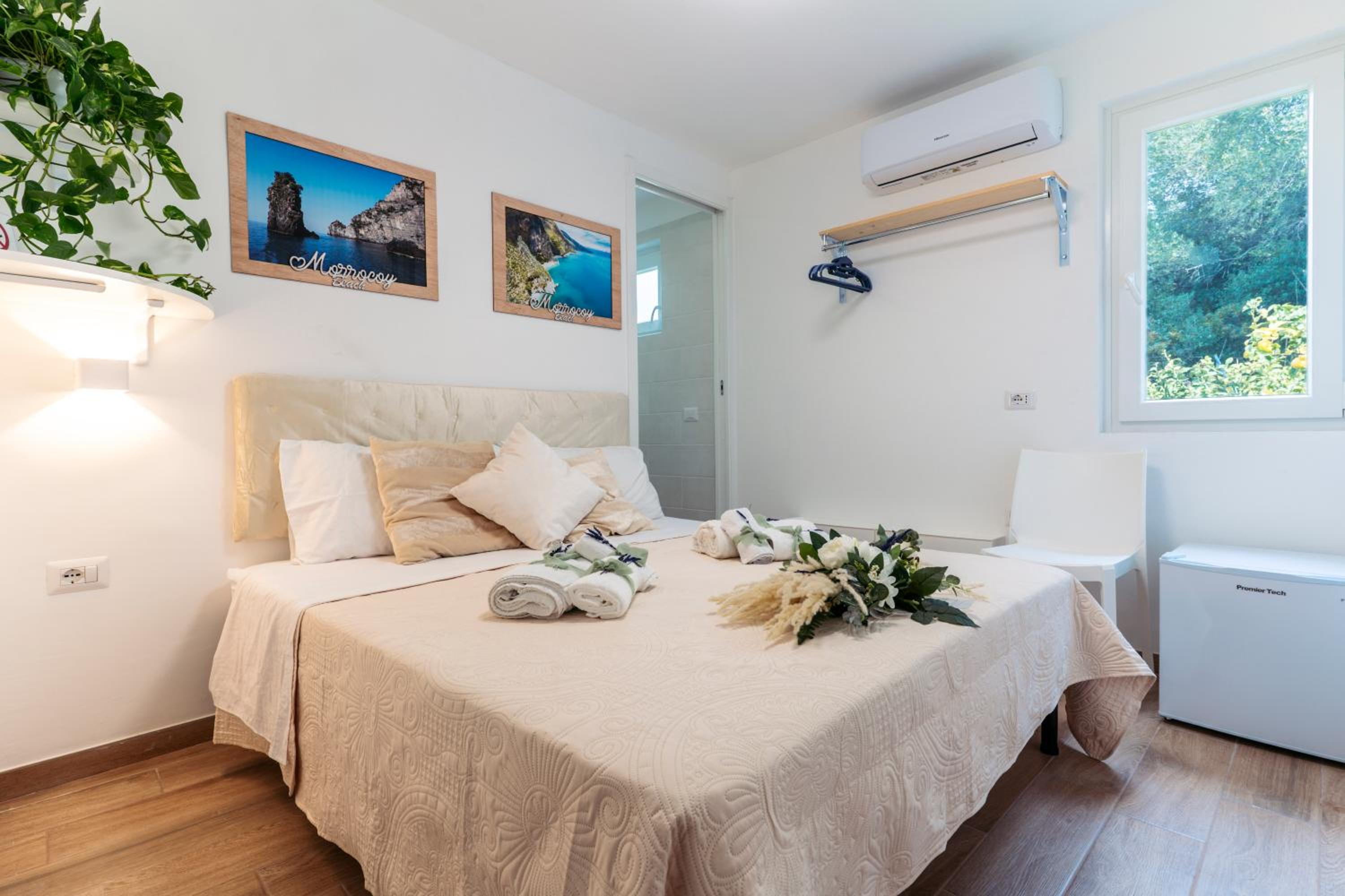 Deluxe Double Room (2 Adults + 1 Child) photo 2