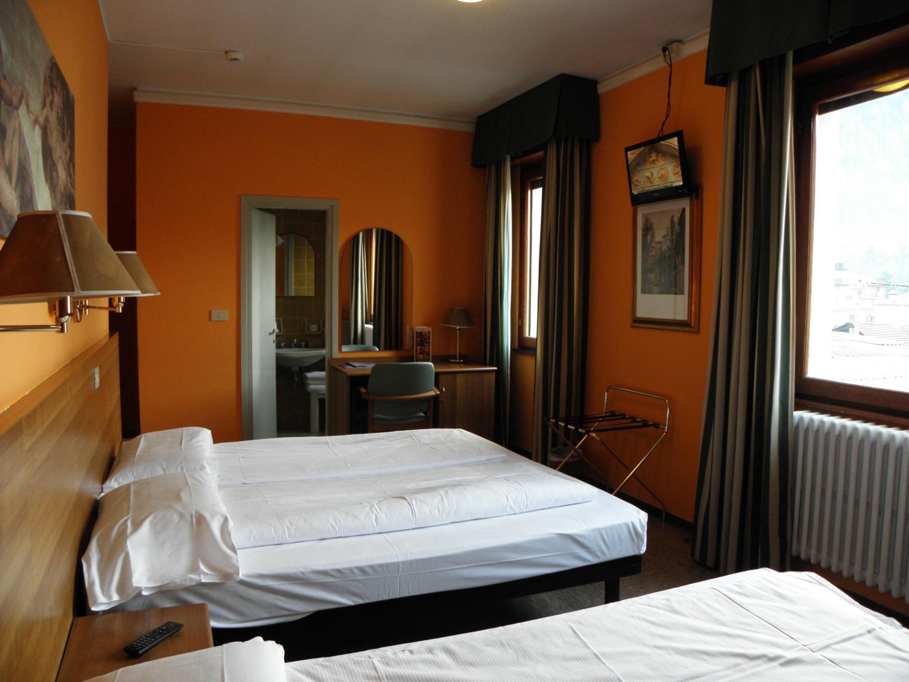 Triple room economy photo 2