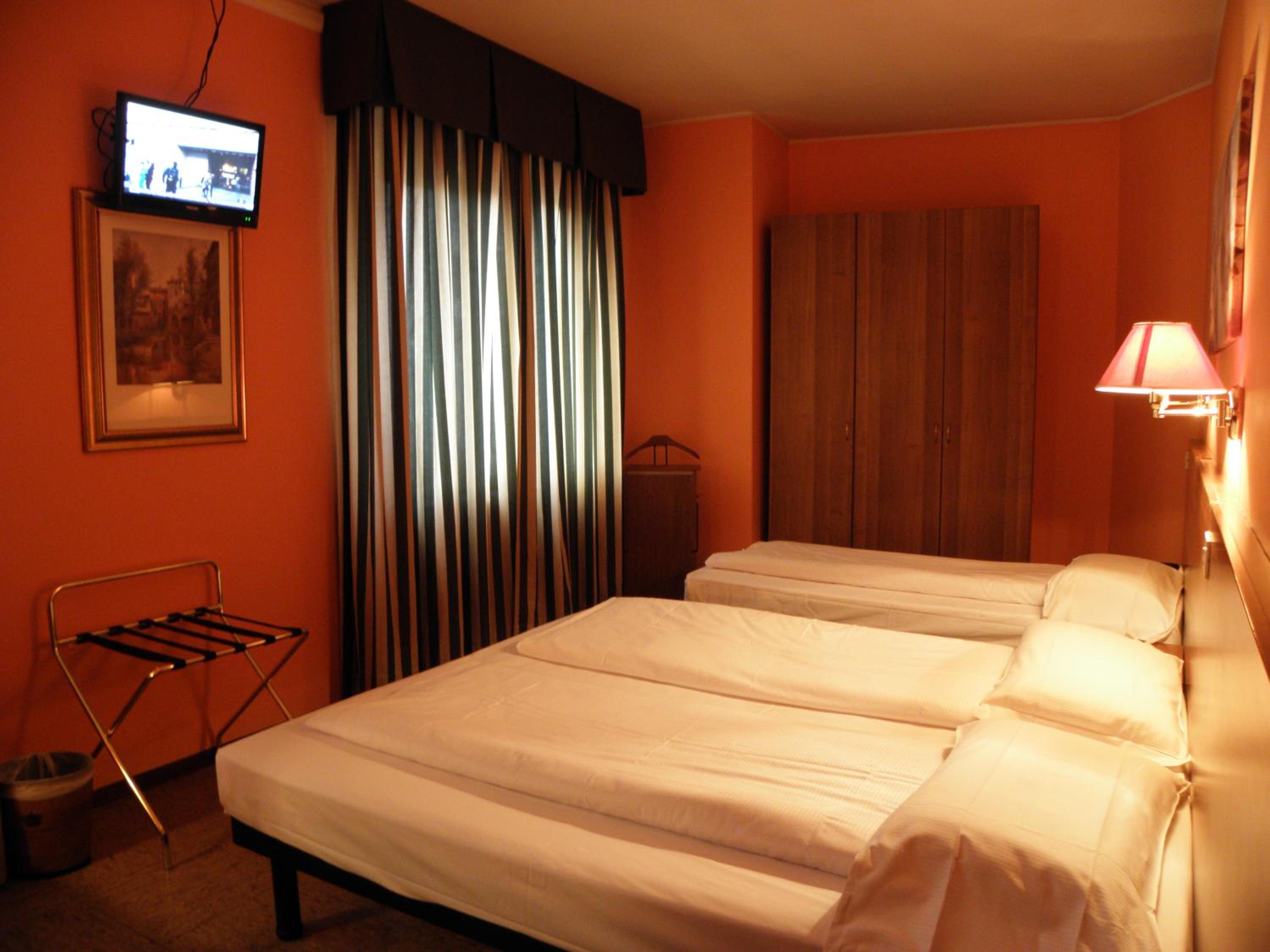 Triple room economy photo 3