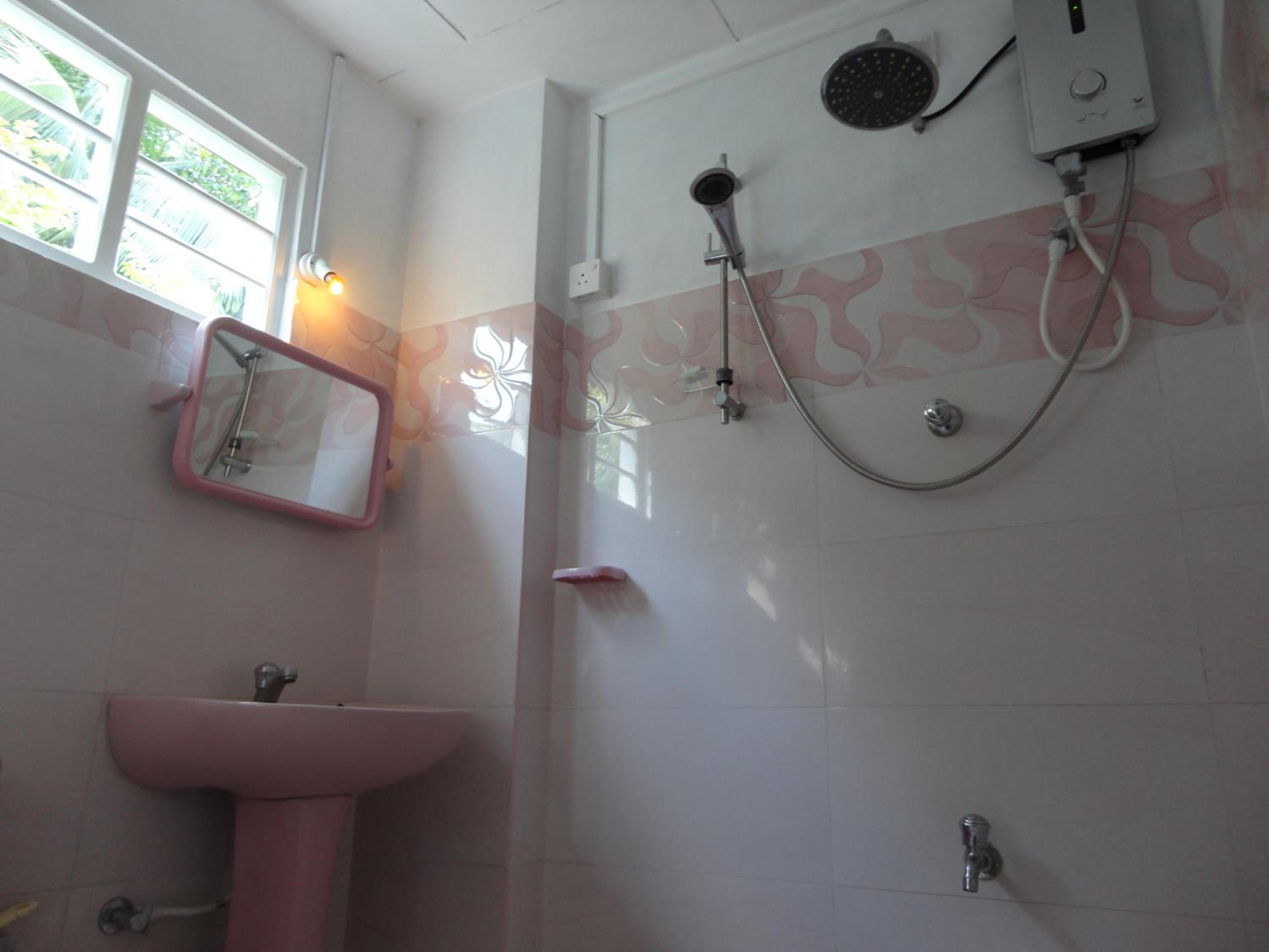 Family Room with Private Bathroom photo 2