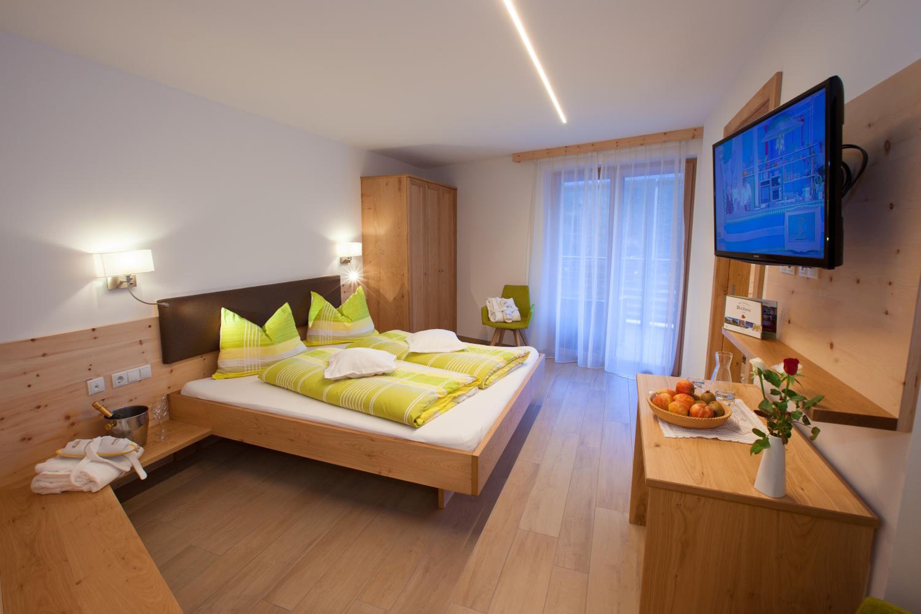 Double Room with Mountain View - Photo 1