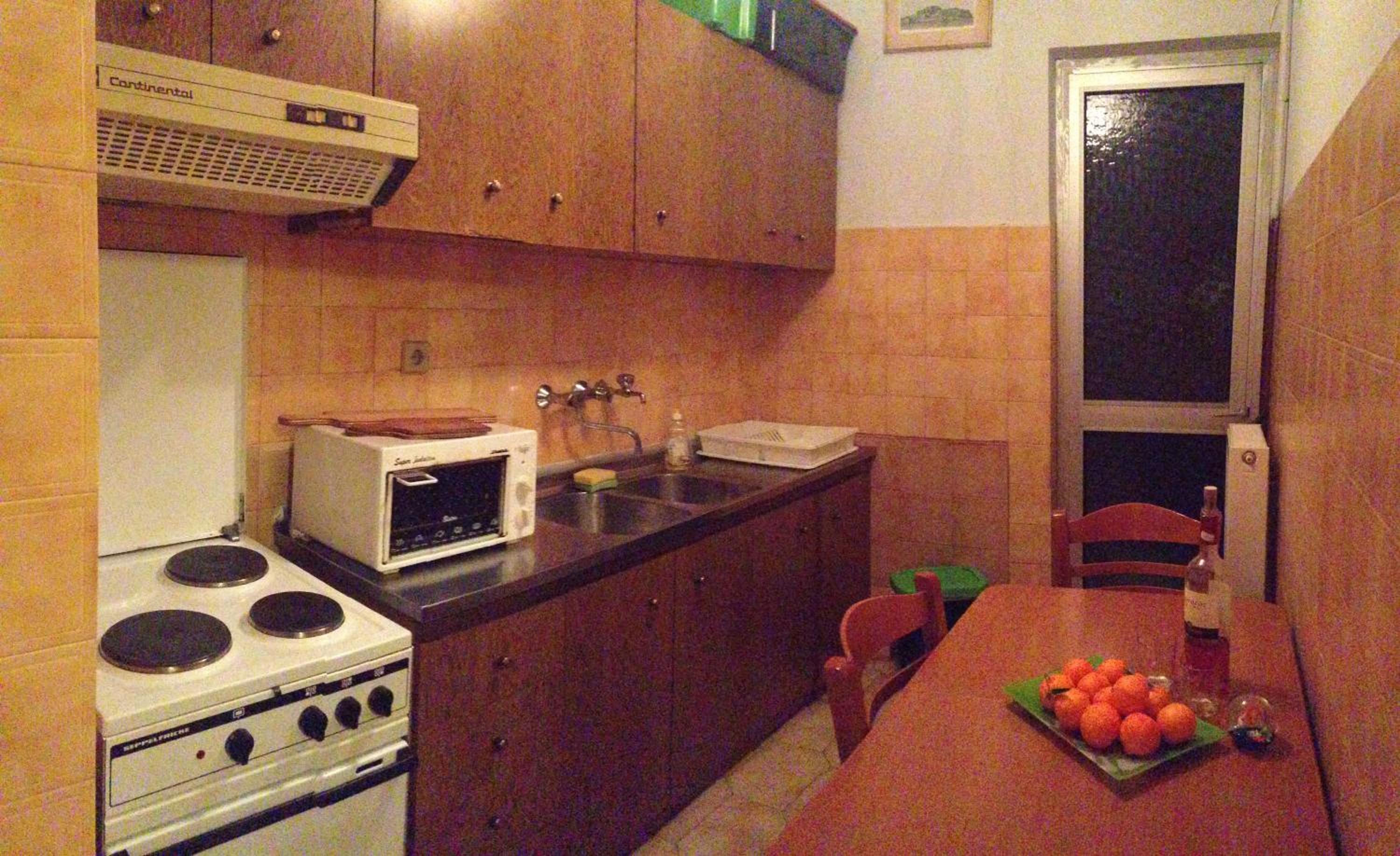 One-Bedroom Apartment - Photo 2